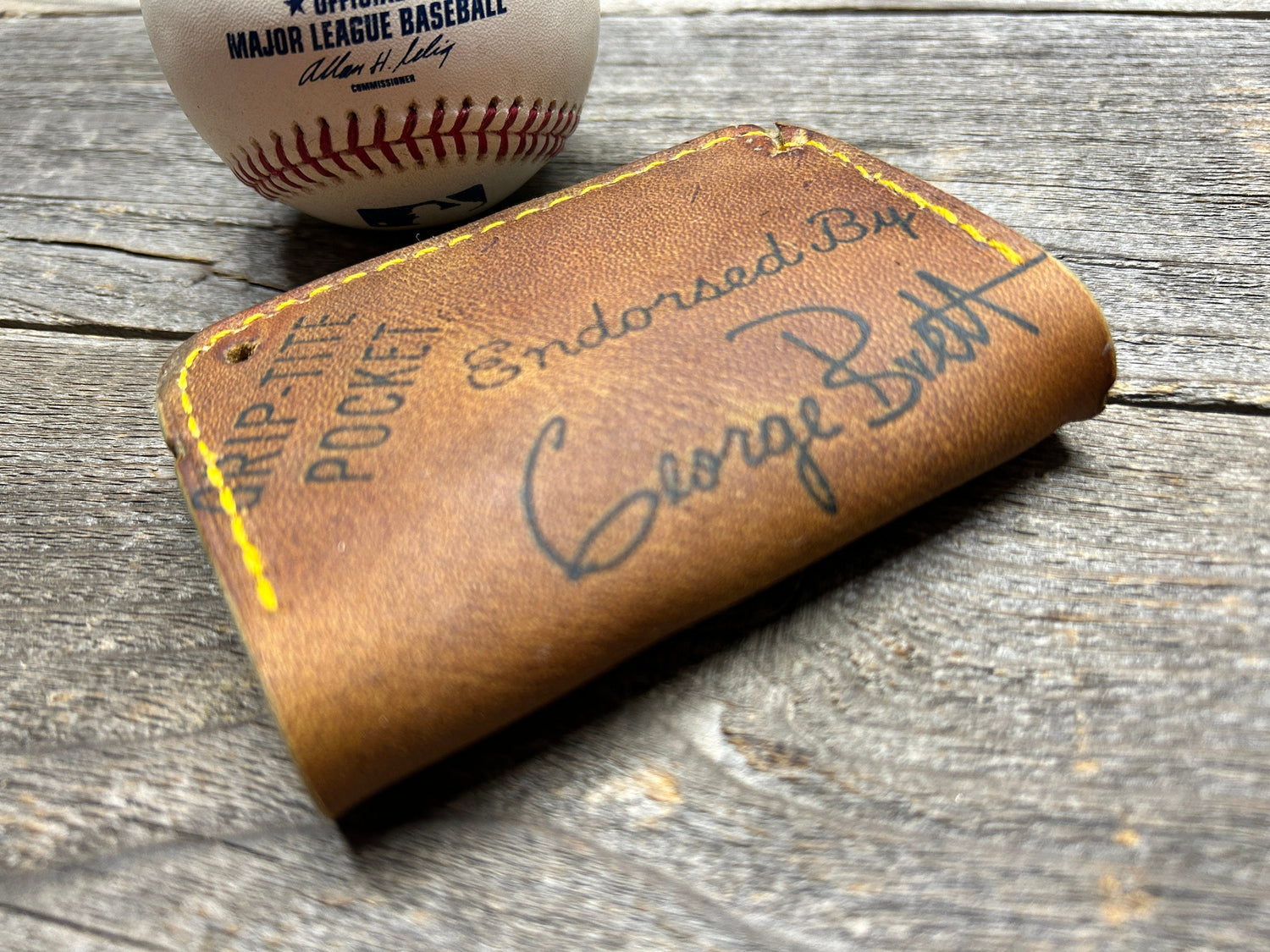 Vintage Wilson George Brett Baseball Glove Wallet!