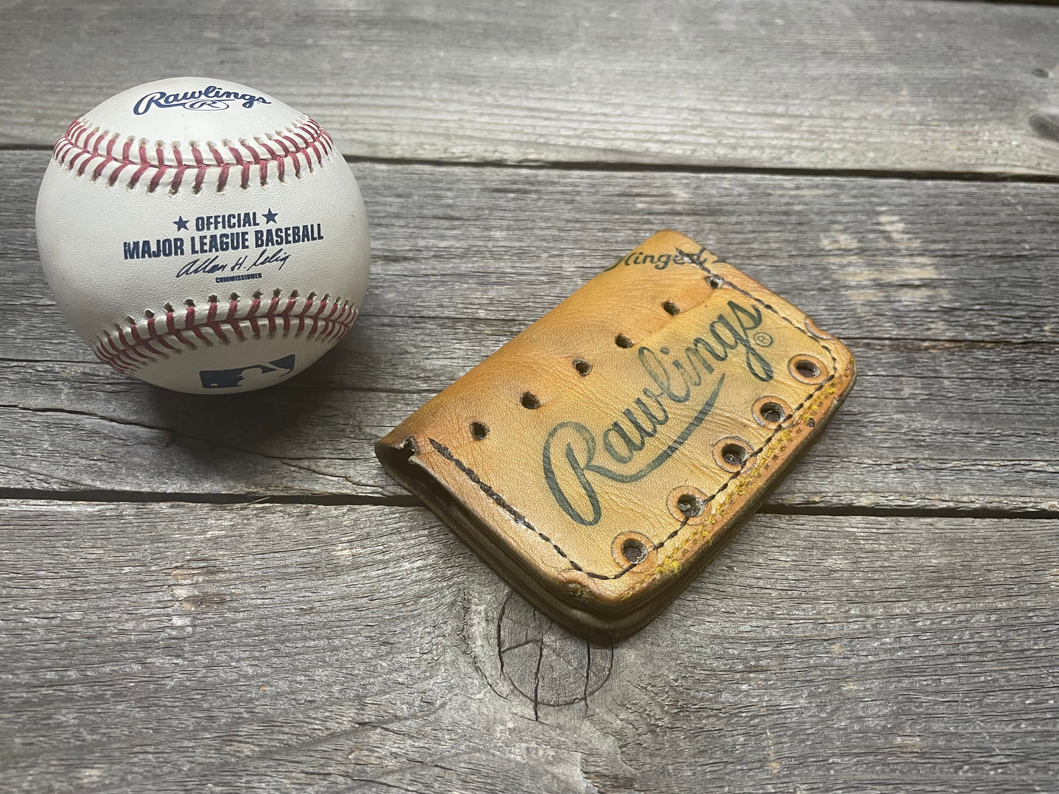 Vintage Rawlings Ozzie Smith Baseball Glove Wallet!!!
