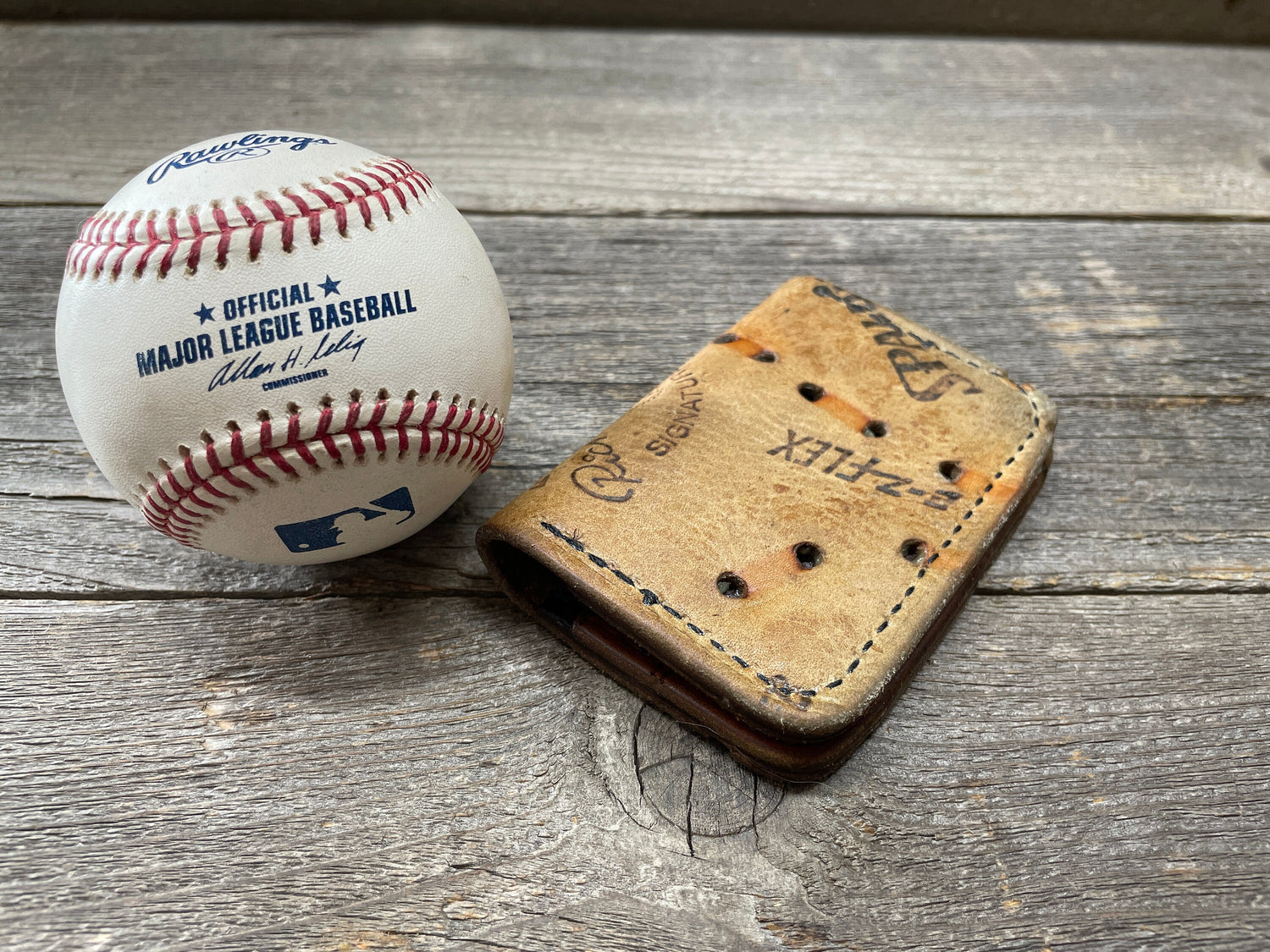 Vintage Spalding Richie Allen Baseball Glove Wallet!!