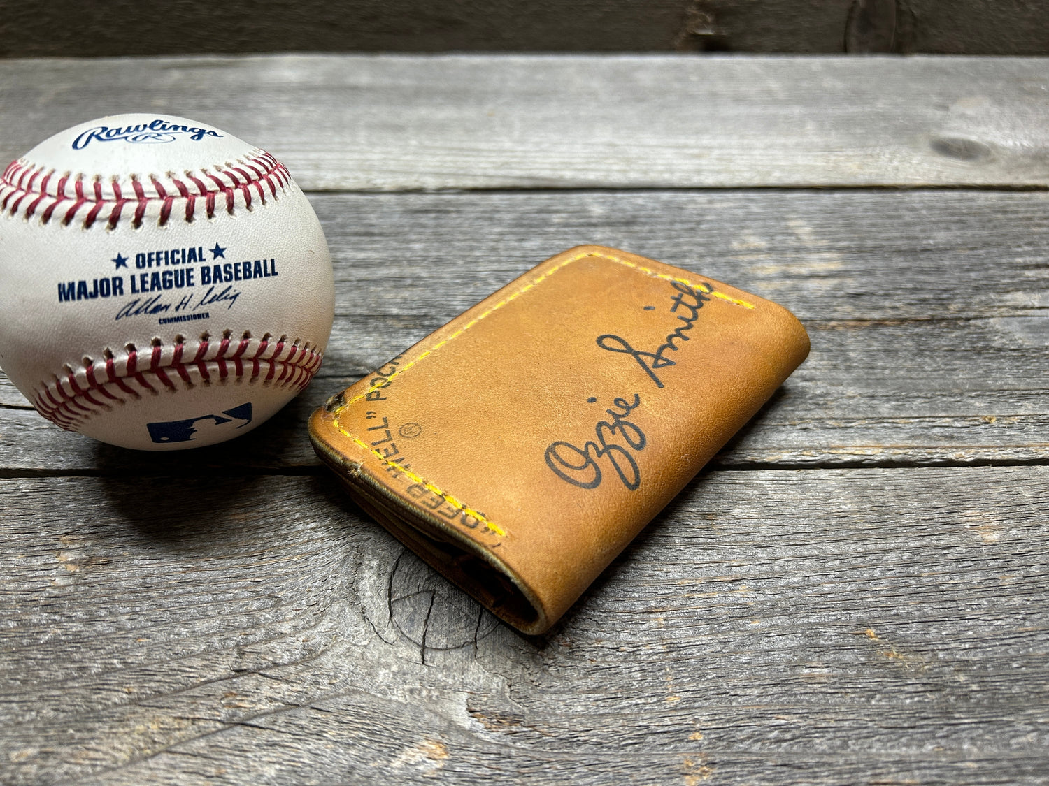 Vintage Rawlings Ozzie Smith Baseball Glove Wallet!!!