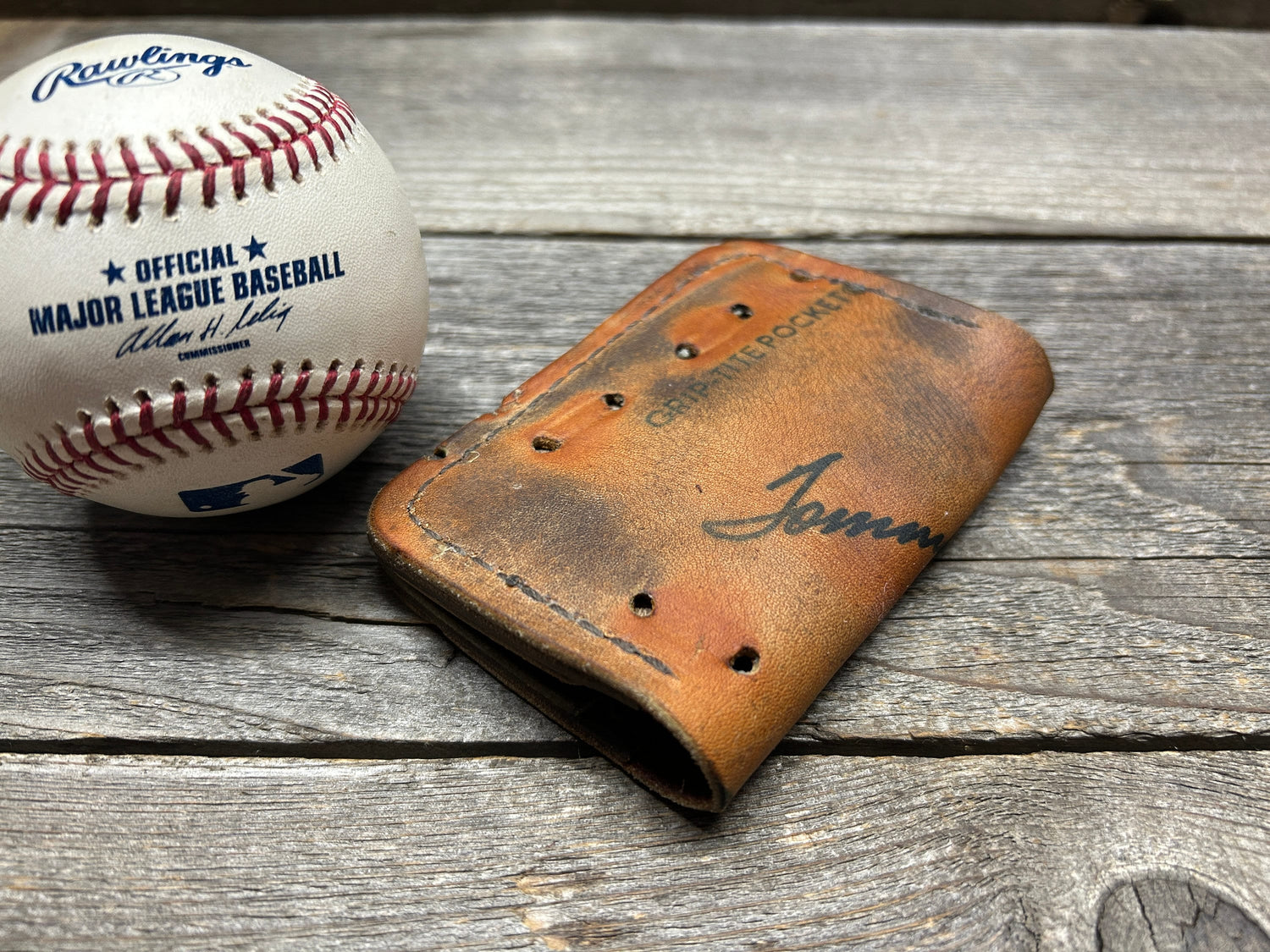 Vintage Wilson Tommy John Baseball Glove Wallet!!