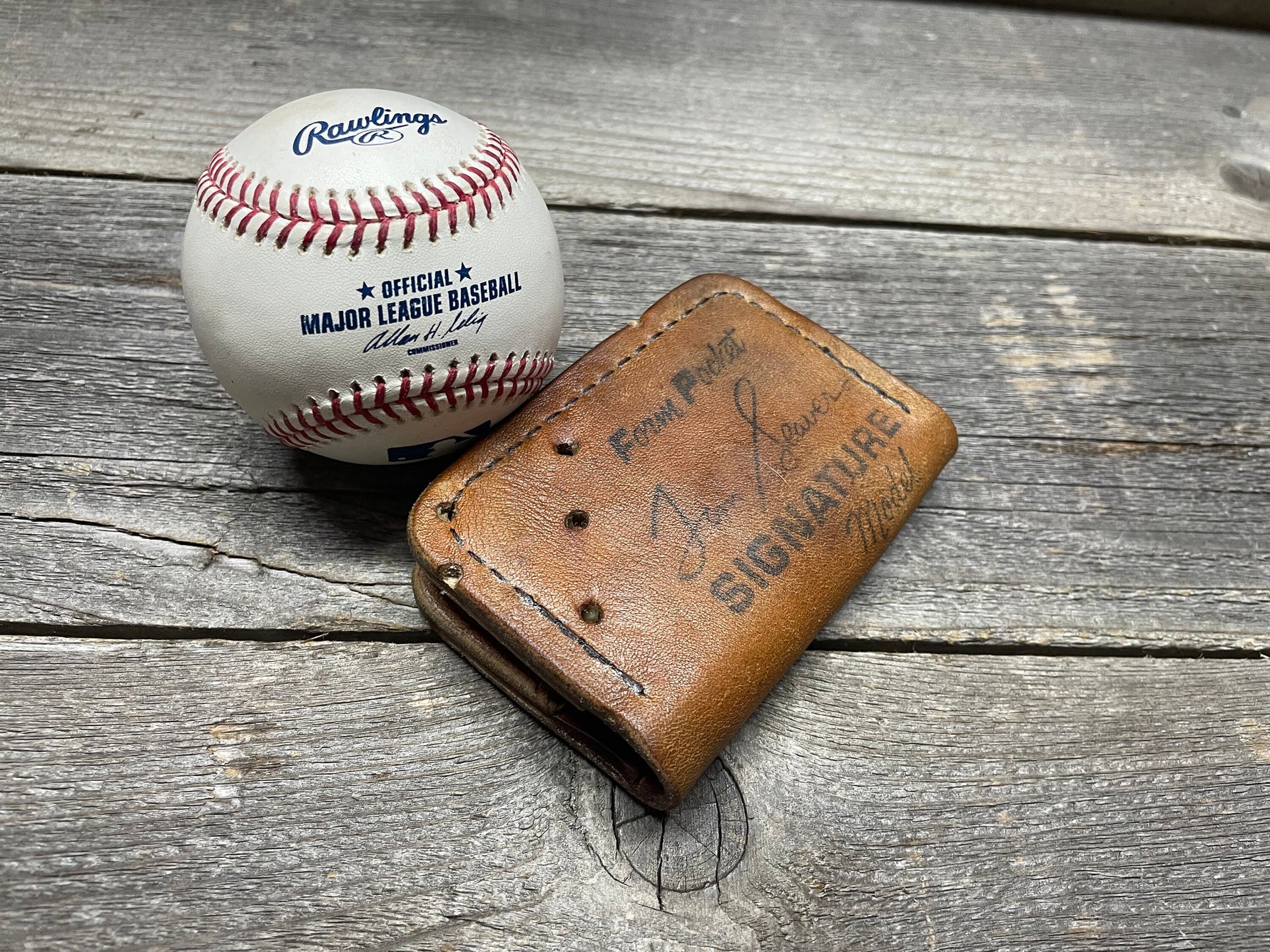 Vintage Spalding Tom Seaver Baseball Glove Wallet!