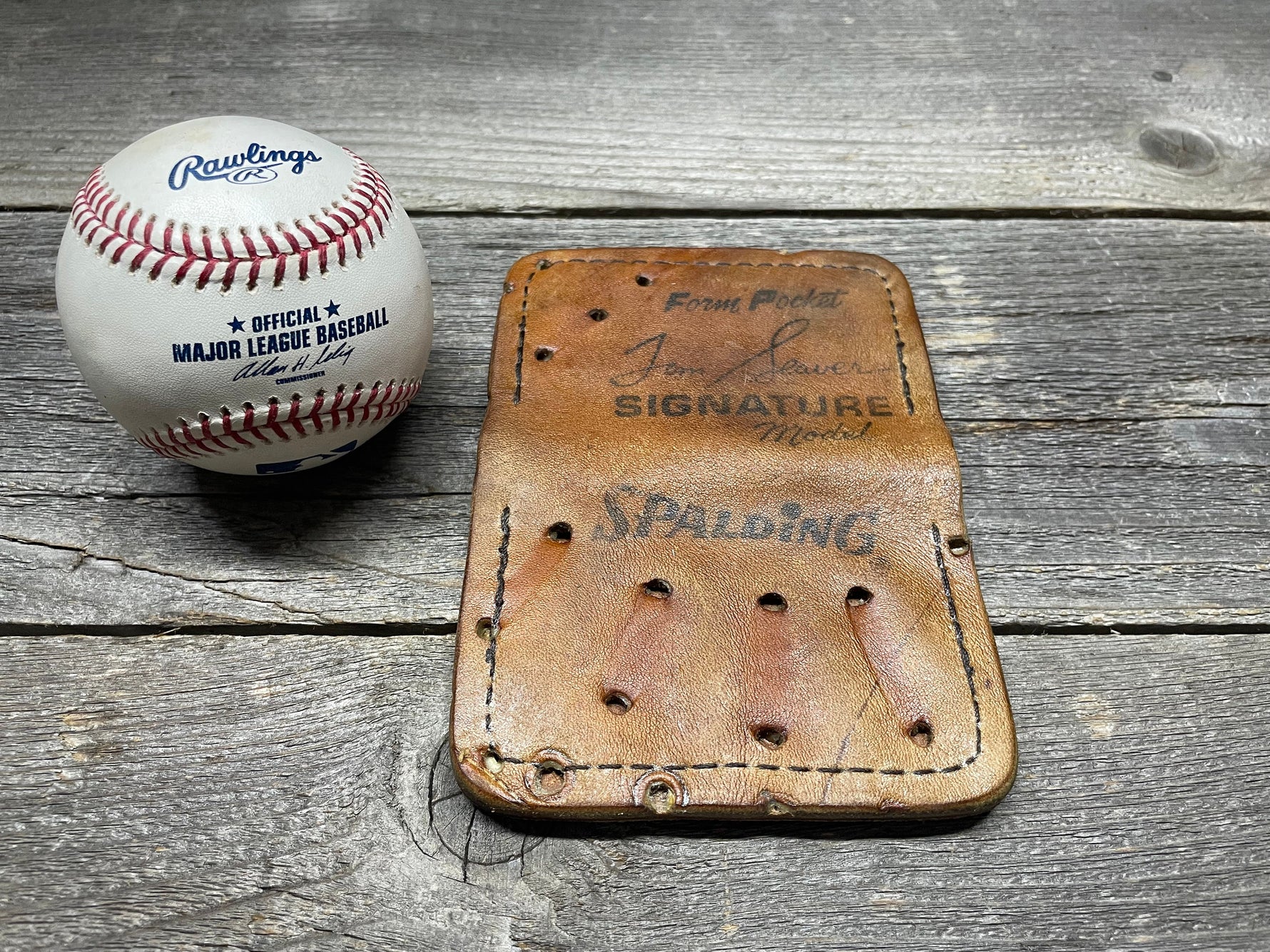 Vintage Spalding Tom Seaver Baseball Glove Wallet!