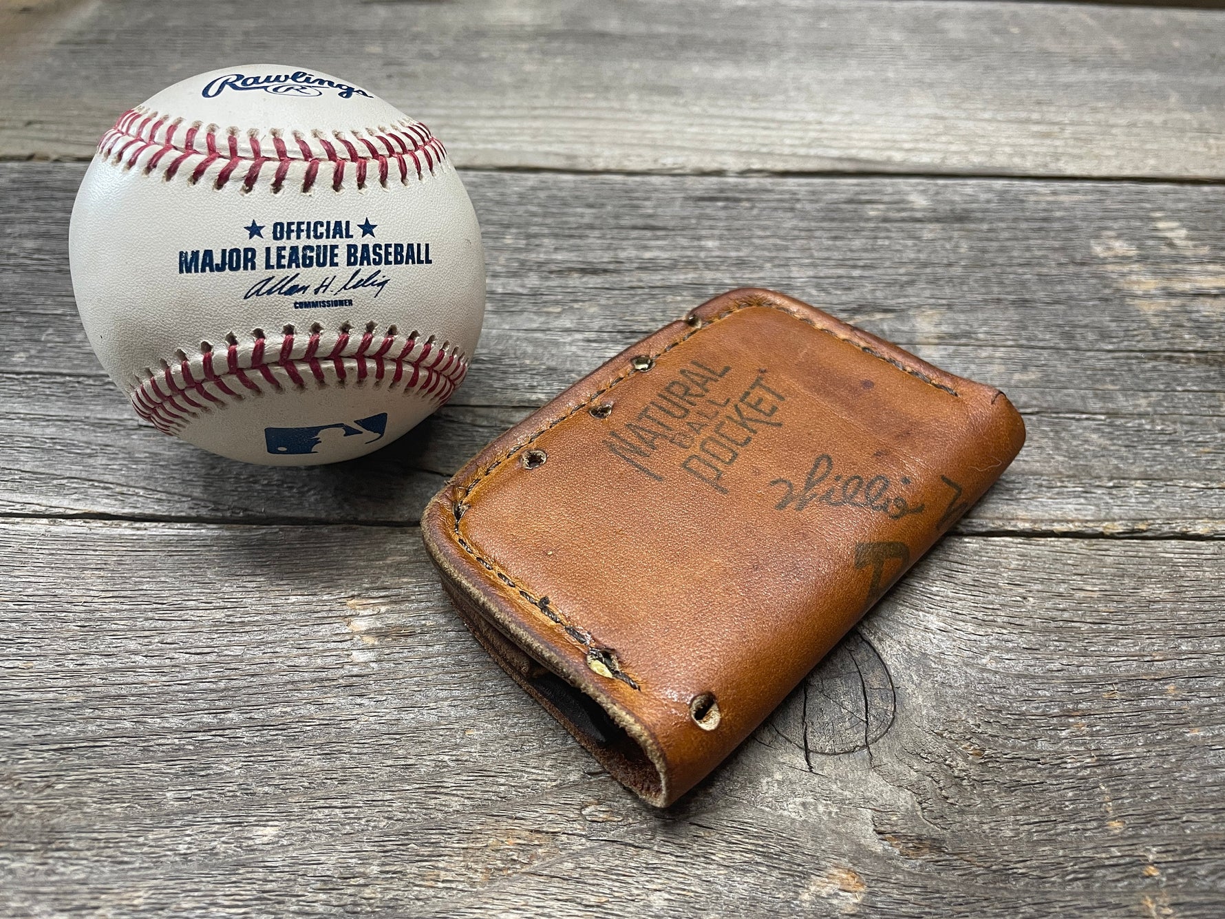 Vintage MacGregor Willie Mays Baseball Glove Wallet!