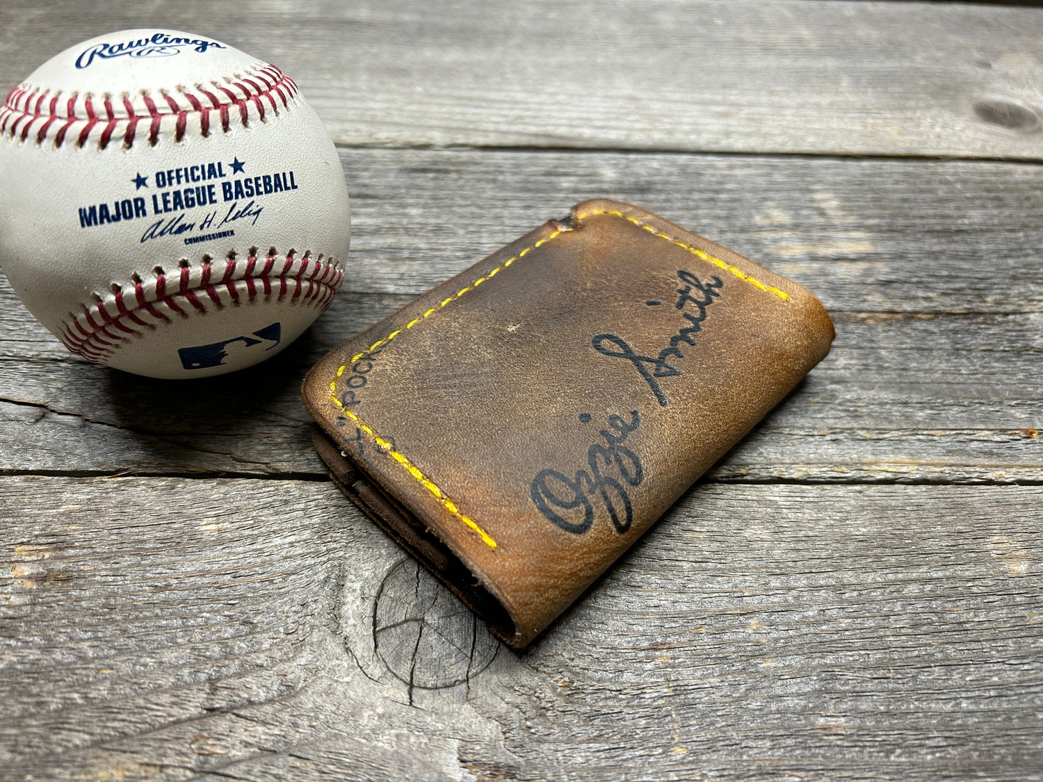 Vintage Rawlings Ozzie Smith Baseball Glove Wallet!!!