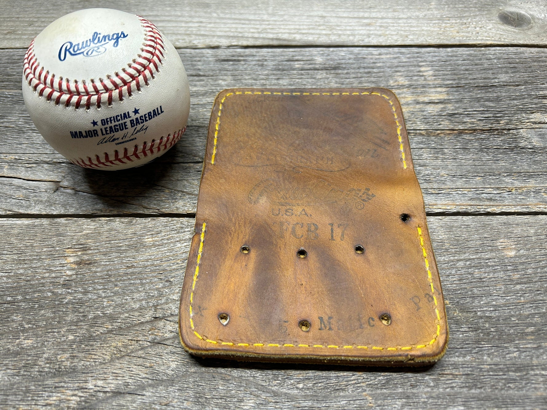 Vintage Rawlings Made in the USA Brooks Robinson Baseball Glove Wallet!