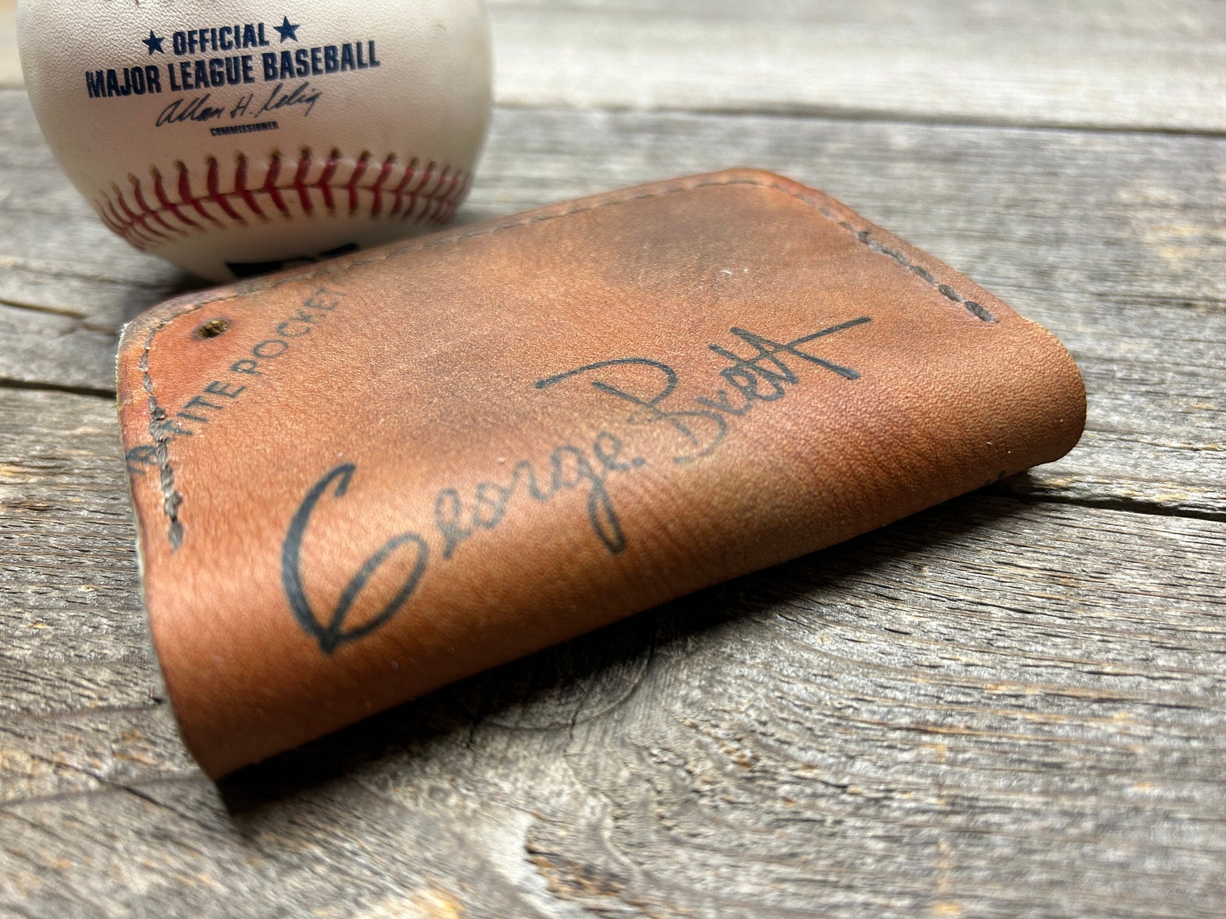 Vintage Wilson George Brett Baseball Glove Wallet!