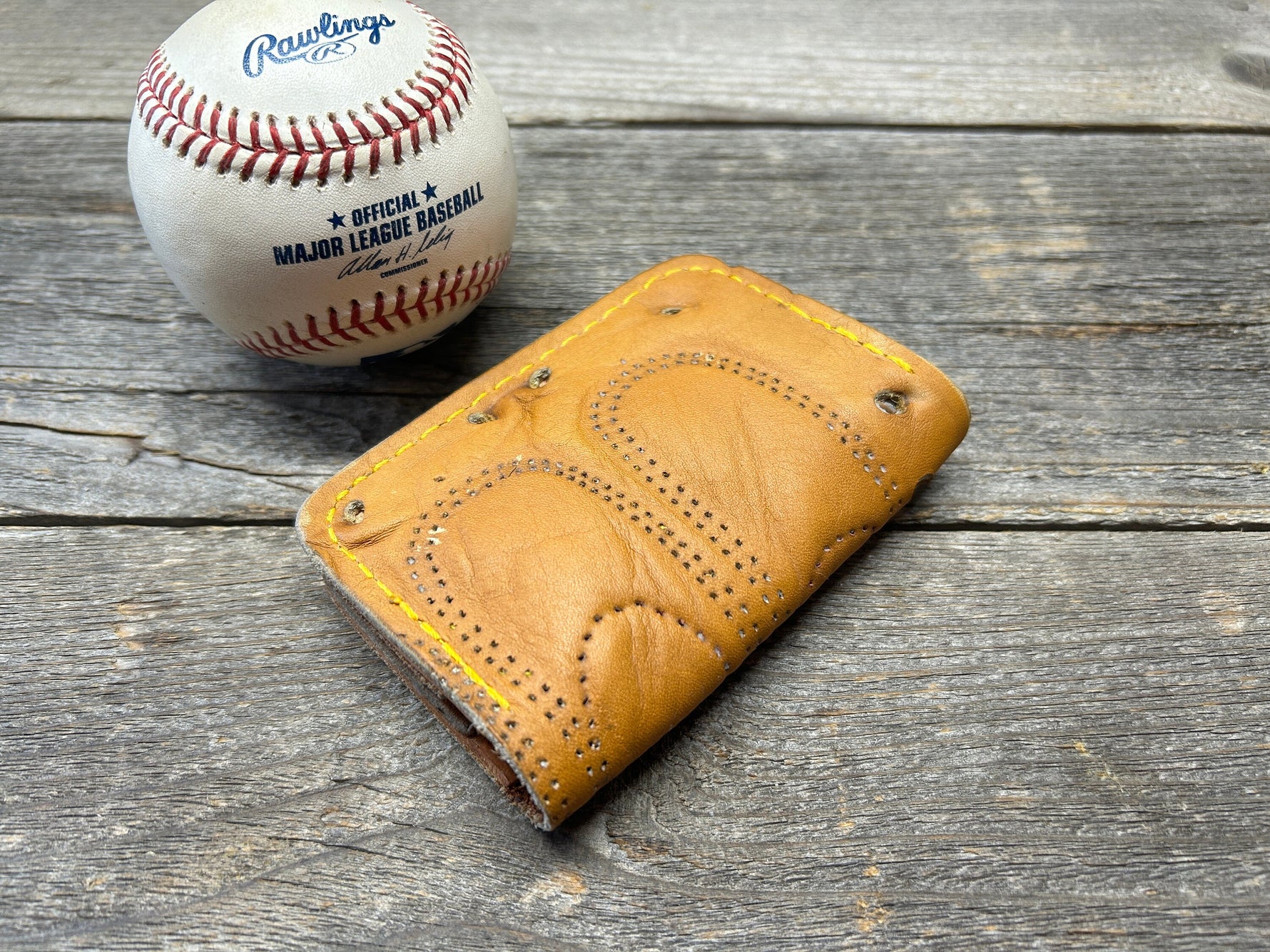 Vintage Rawlings Baseball Glove Wallet!