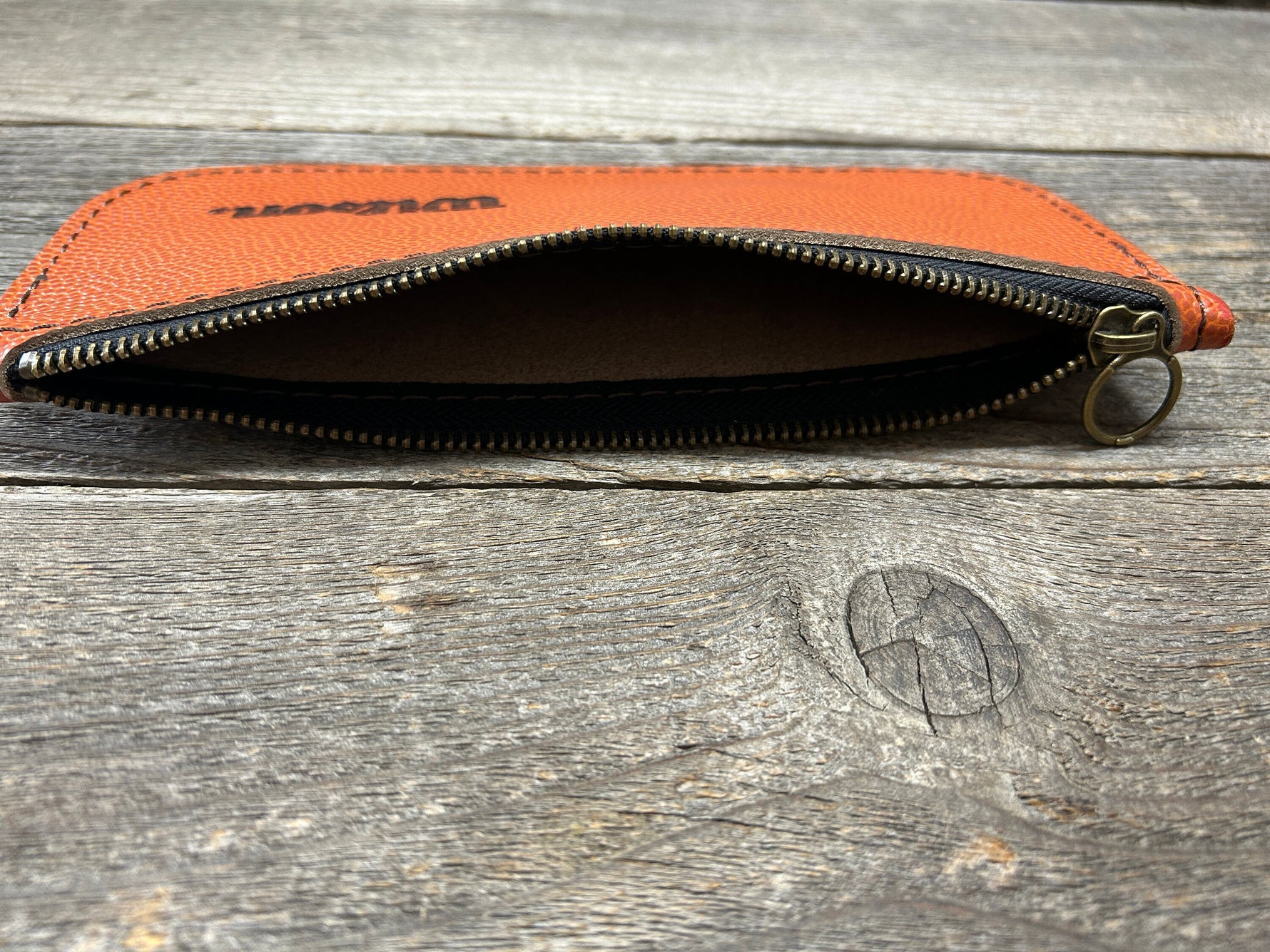 Wilson (NBA) Horween Money Bag w/zipper - The Clubbie!!