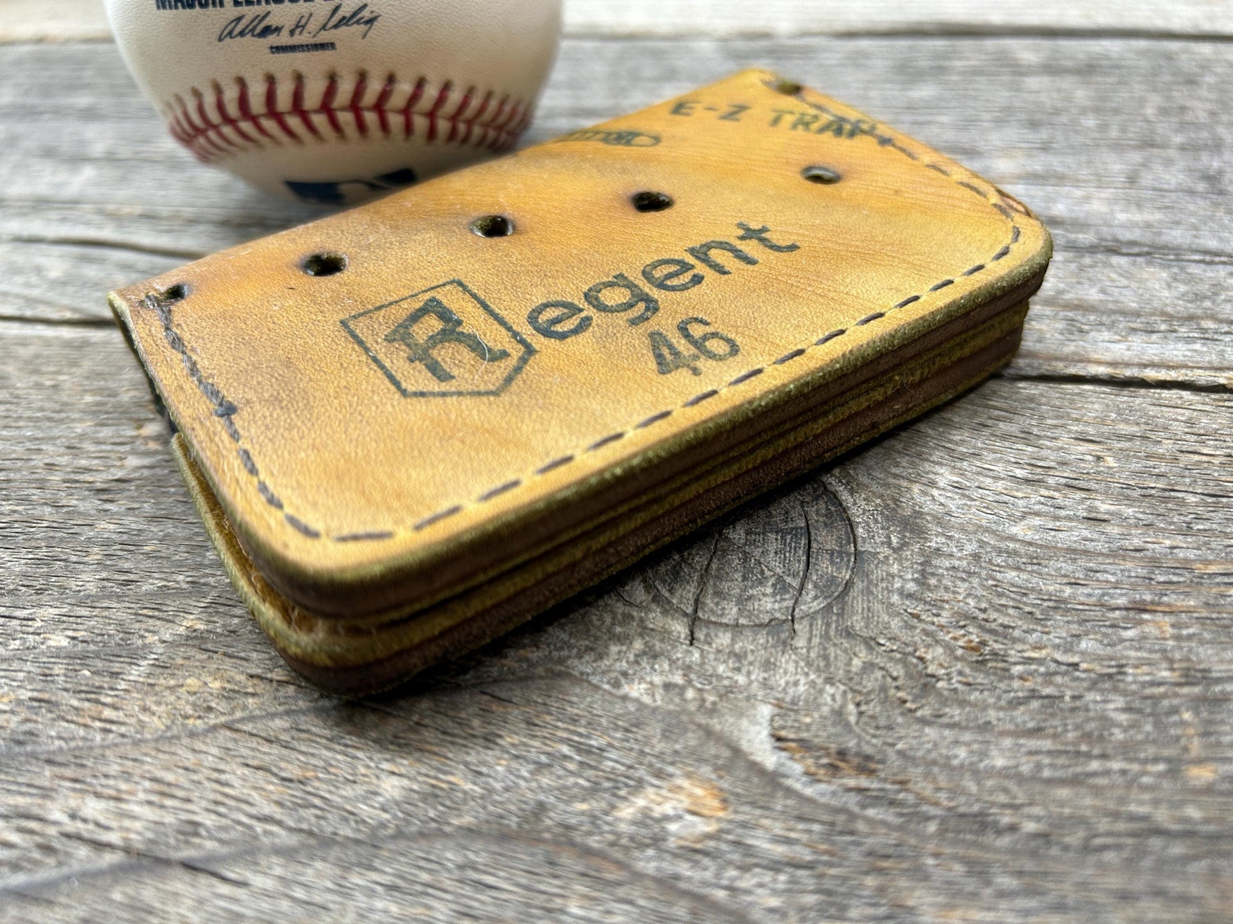 Vintage Regent Baseball Glove Wallet! See Pics! Cool baseball player jumping for a ball!