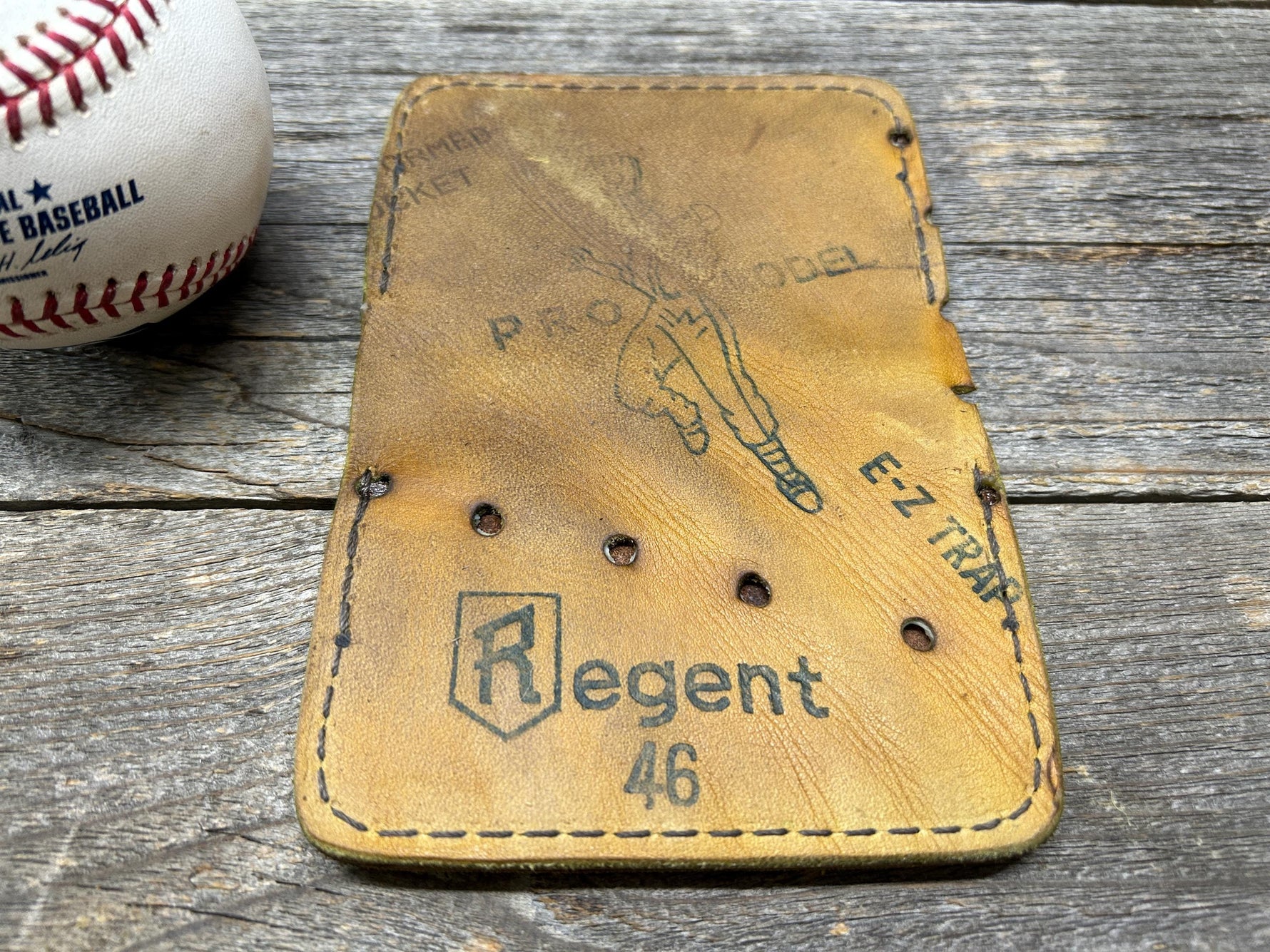 Vintage Regent Baseball Glove Wallet! See Pics! Cool baseball player jumping for a ball!