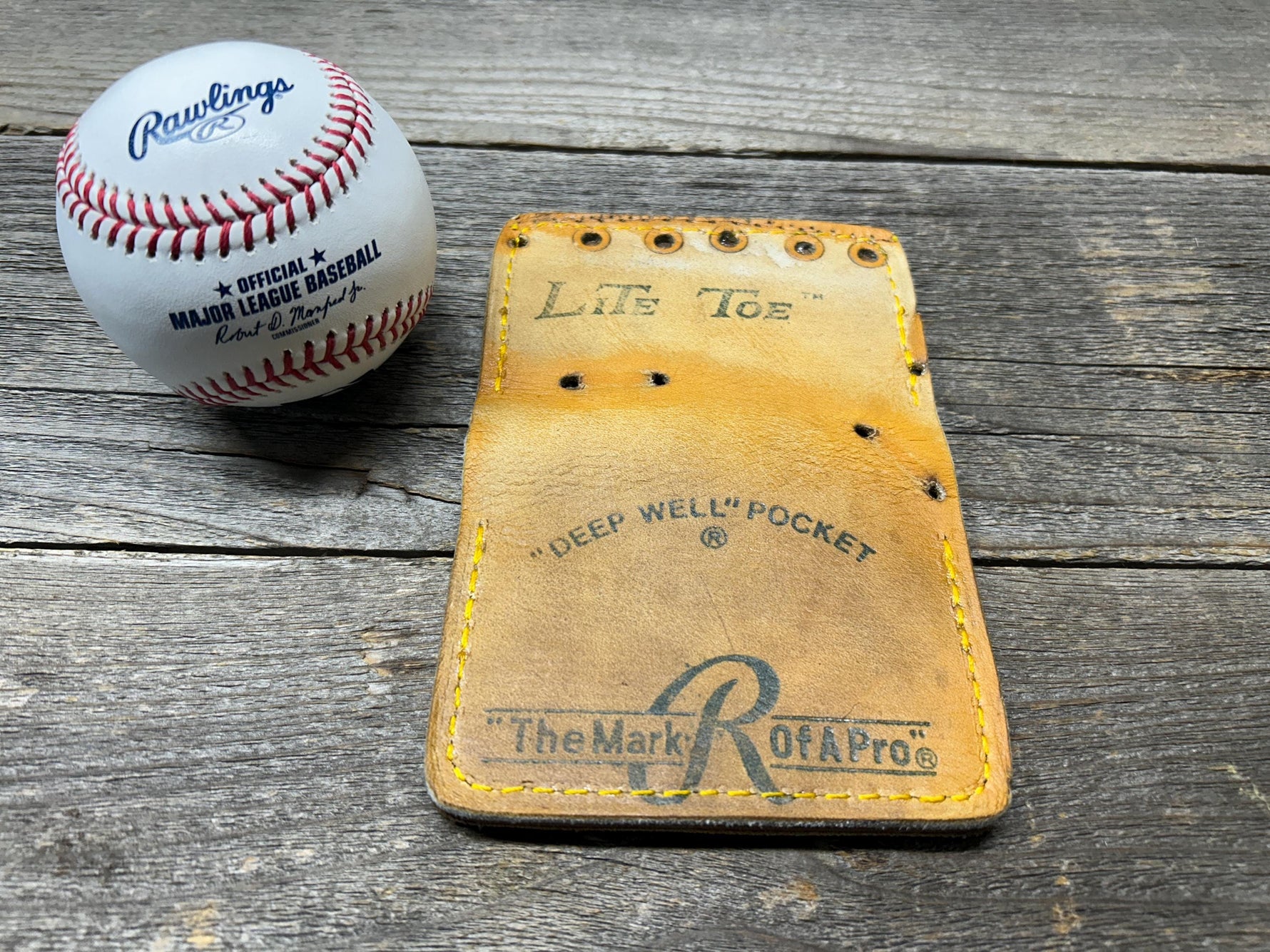 Vintage Rawlings Baseball Glove Wallet!