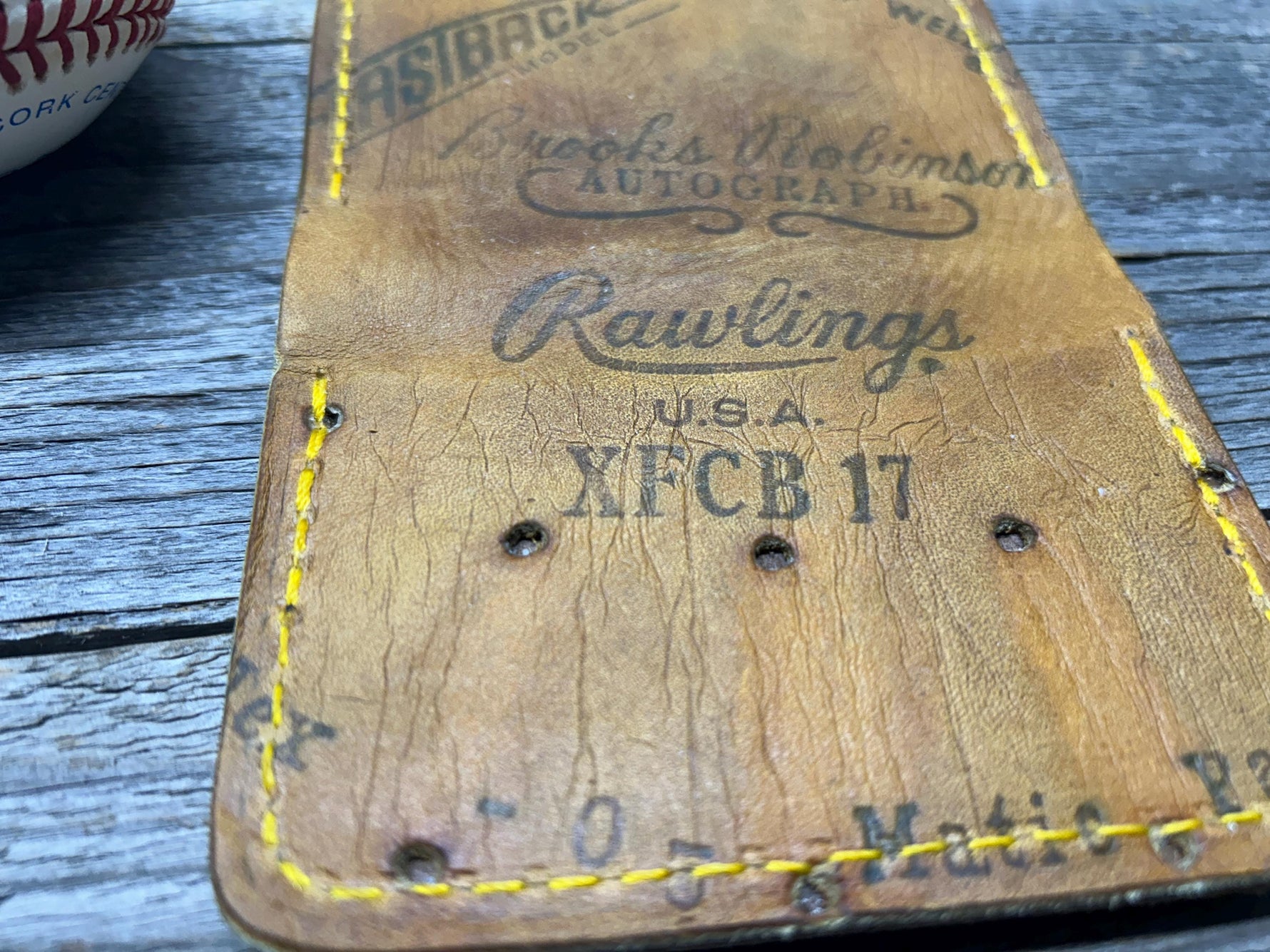 Vintage Rawlings Made in the USA Brooks Robinson Baseball Glove Wallet!