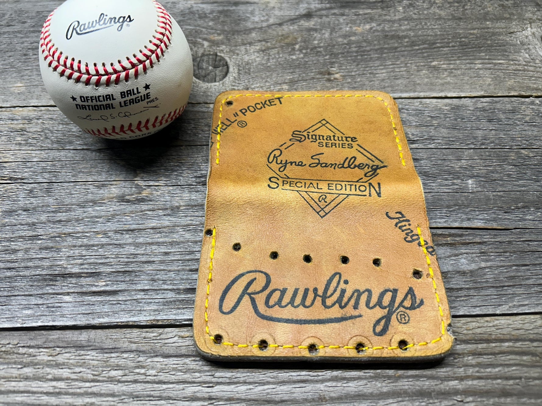Vintage Rawlings Ryne Sandberg Limited Edition Baseball Glove Wallet!!