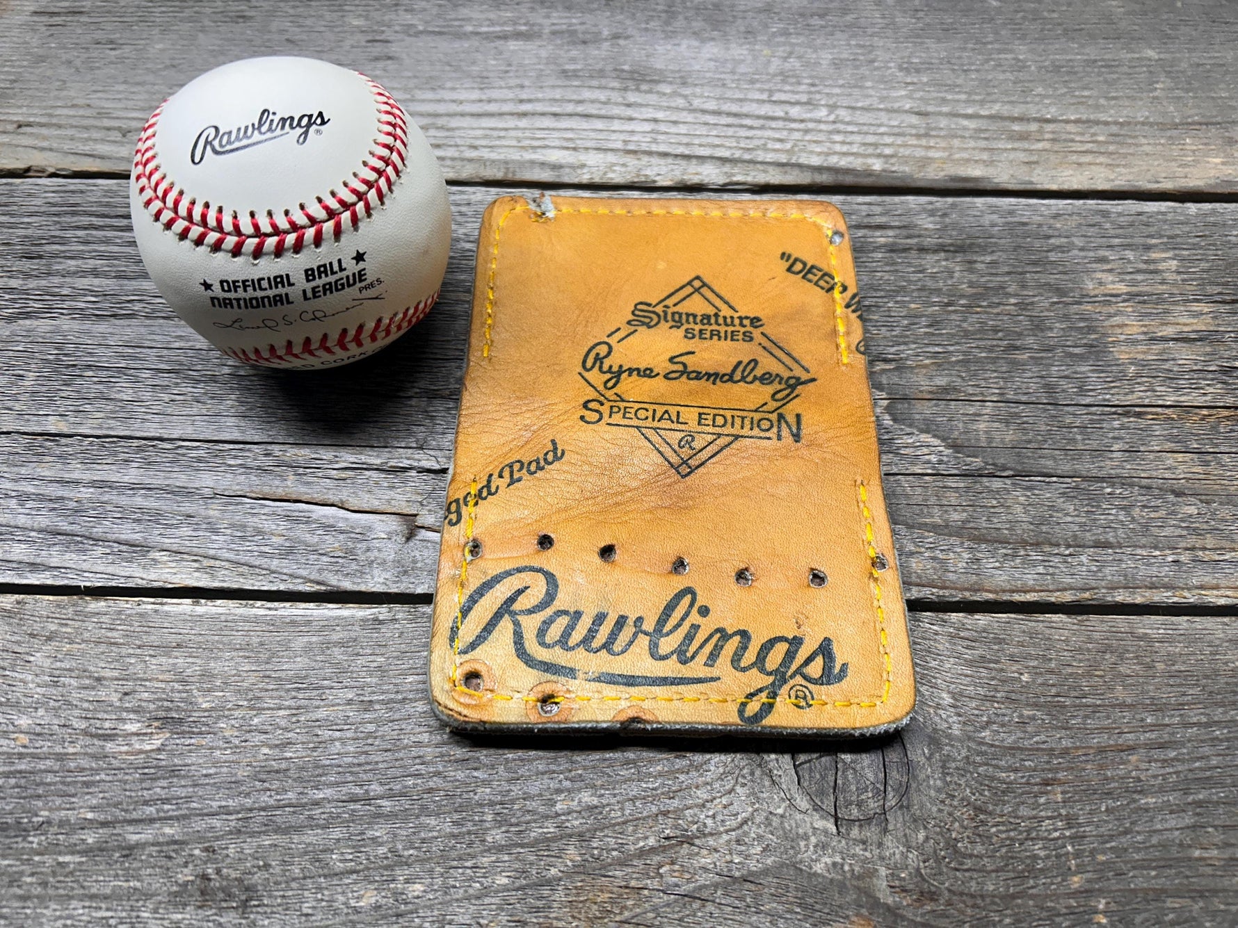Vintage Rawlings Ryne Sandberg Special Edition Baseball Glove Wallet!!
