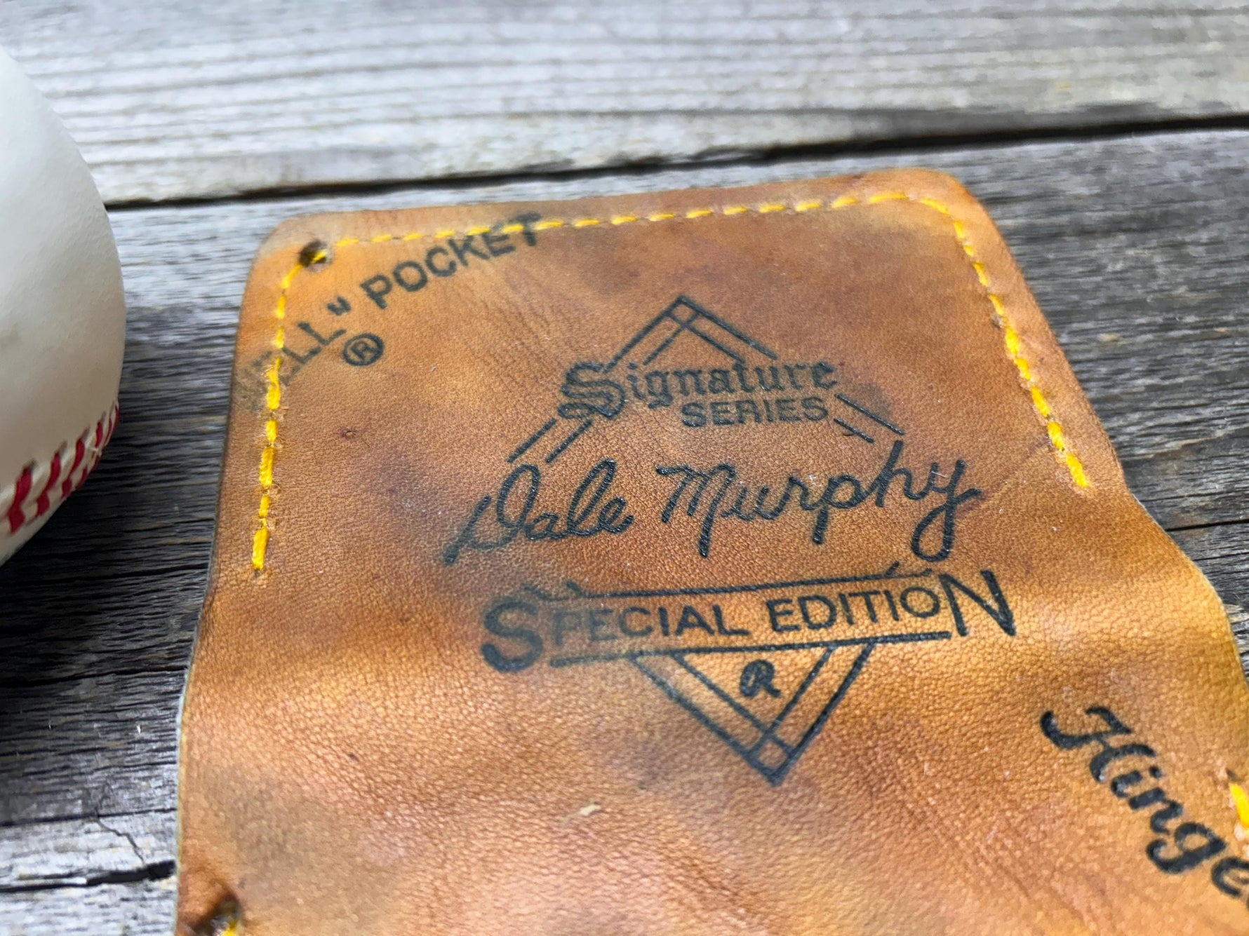 Vintage Rawlings Dale Murphy Special Edition Baseball Glove Wallet!!