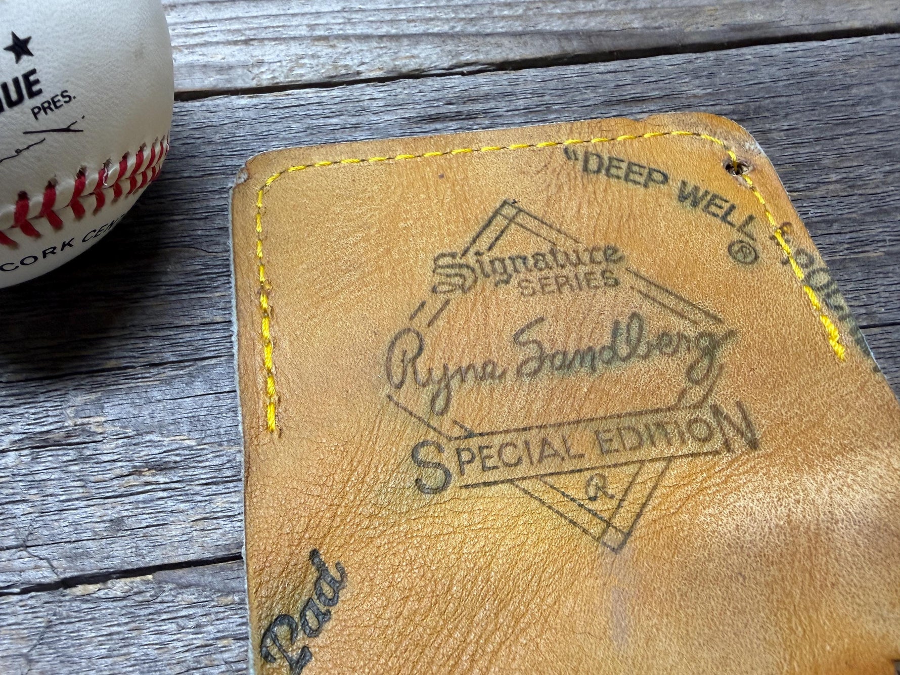 Vintage Rawlings Ryne Sandberg Special Edition Baseball Glove Wallet!!