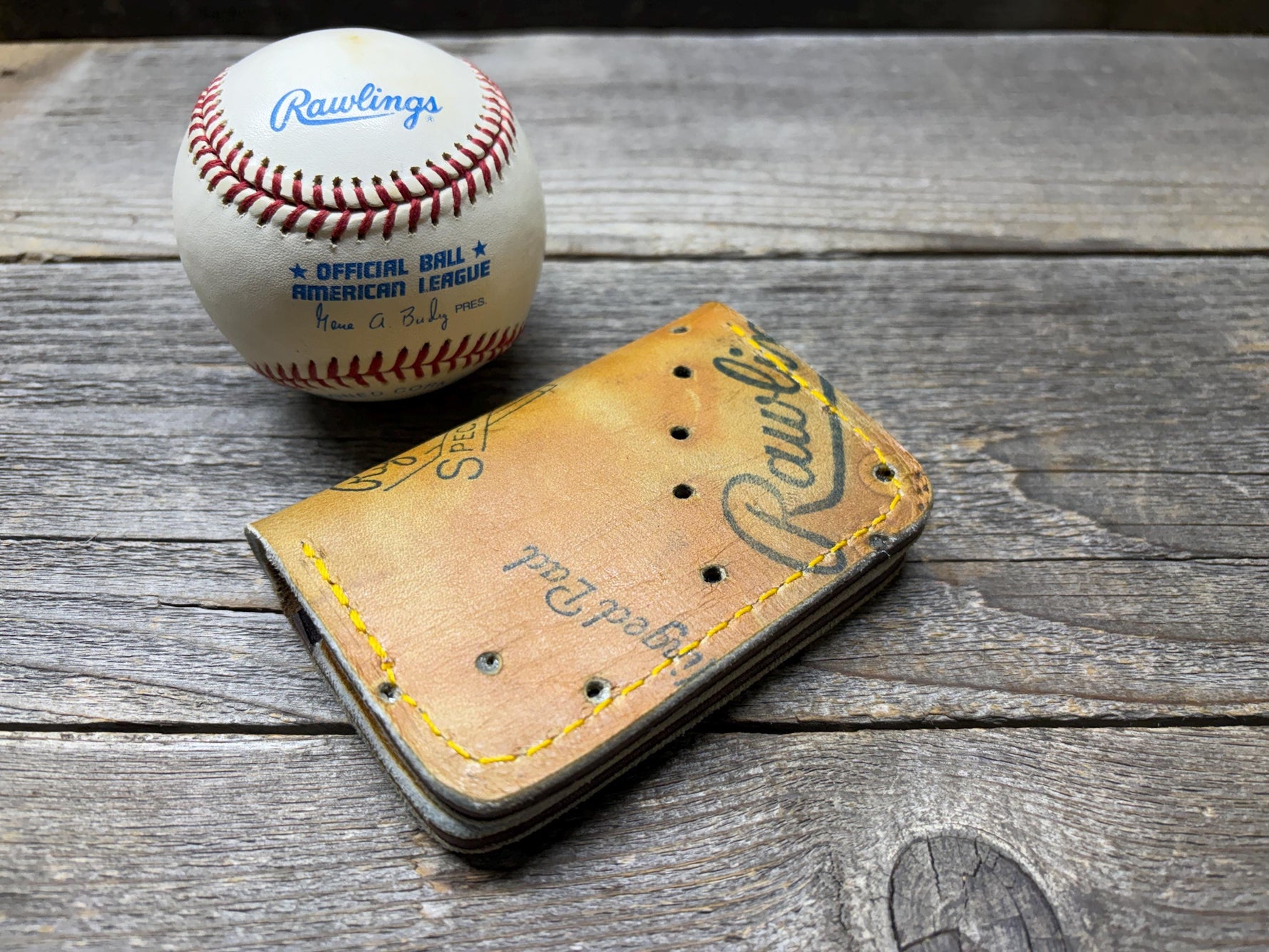 Vintage Rawlings Ryne Sandberg Special Edition Baseball Glove Wallet!!