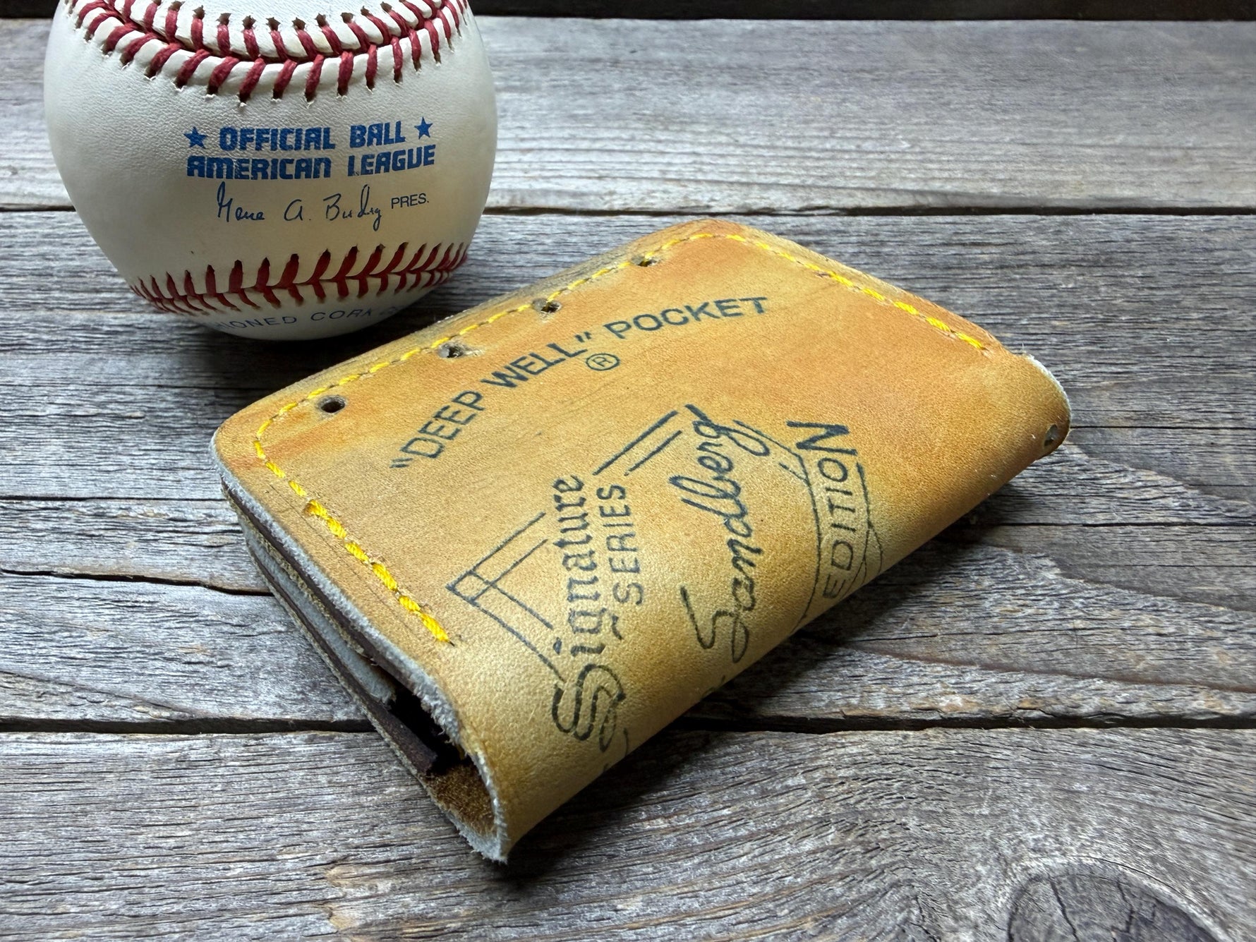 Vintage Rawlings Ryne Sandberg Special Edition Baseball Glove Wallet!!