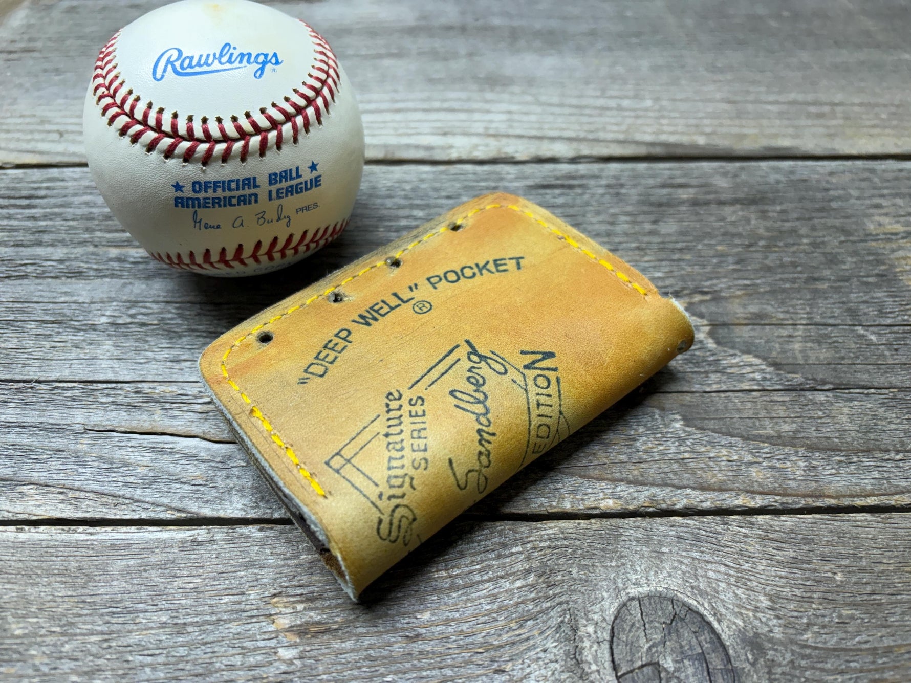 Vintage Rawlings Ryne Sandberg Special Edition Baseball Glove Wallet!!