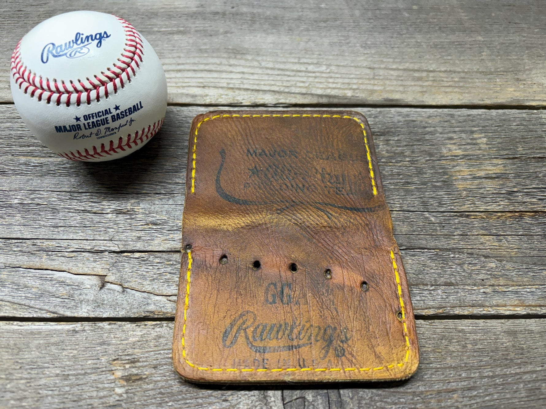 Vintage Made in USA Rawlings GGA Major League All Star Baseball Glove Wallet!