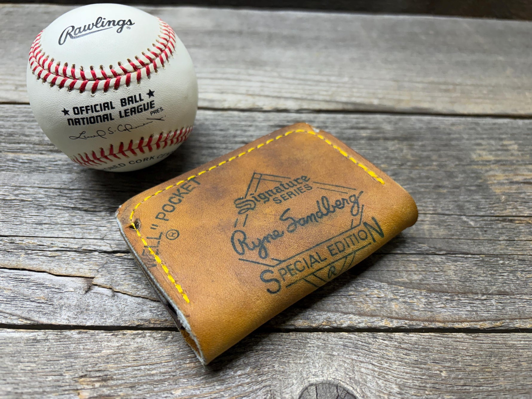Vintage Rawlings Ryne Sandberg Special Edition Baseball Glove Wallet!!