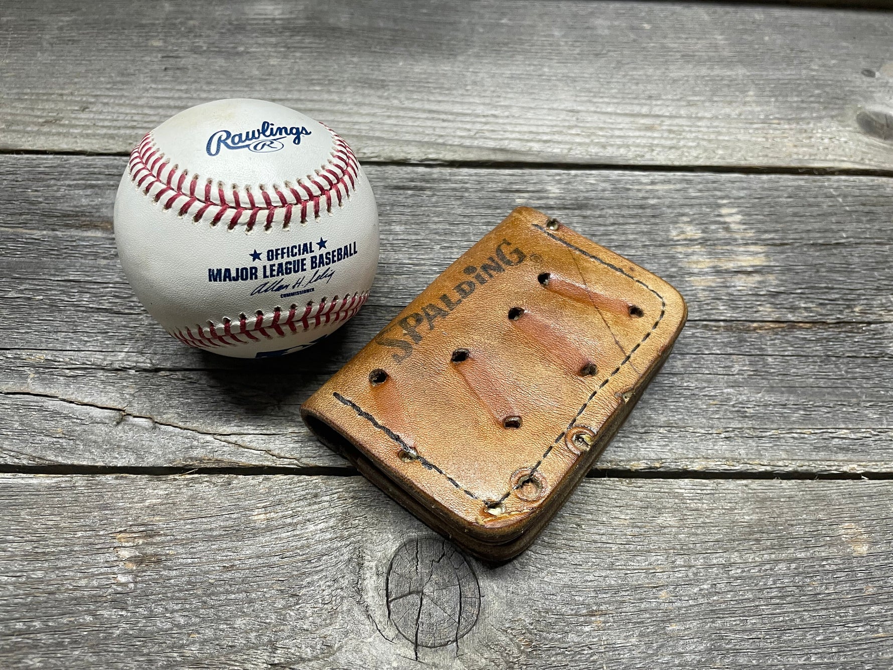 Vintage Spalding Tom Seaver Baseball Glove Wallet!