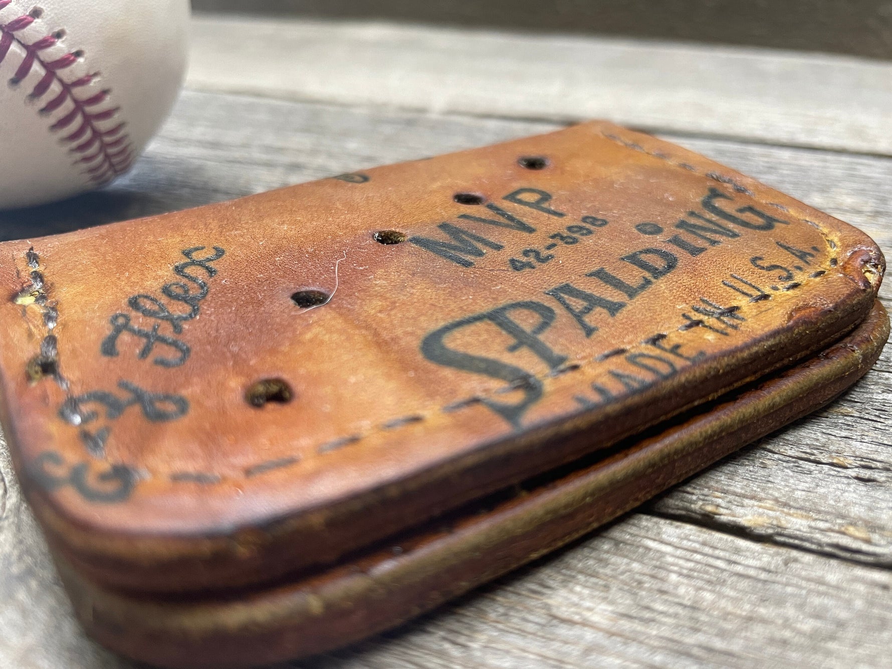 Vintage Made in the USA Spalding Roger Maris "MVP" Baseball Glove Wallet!!