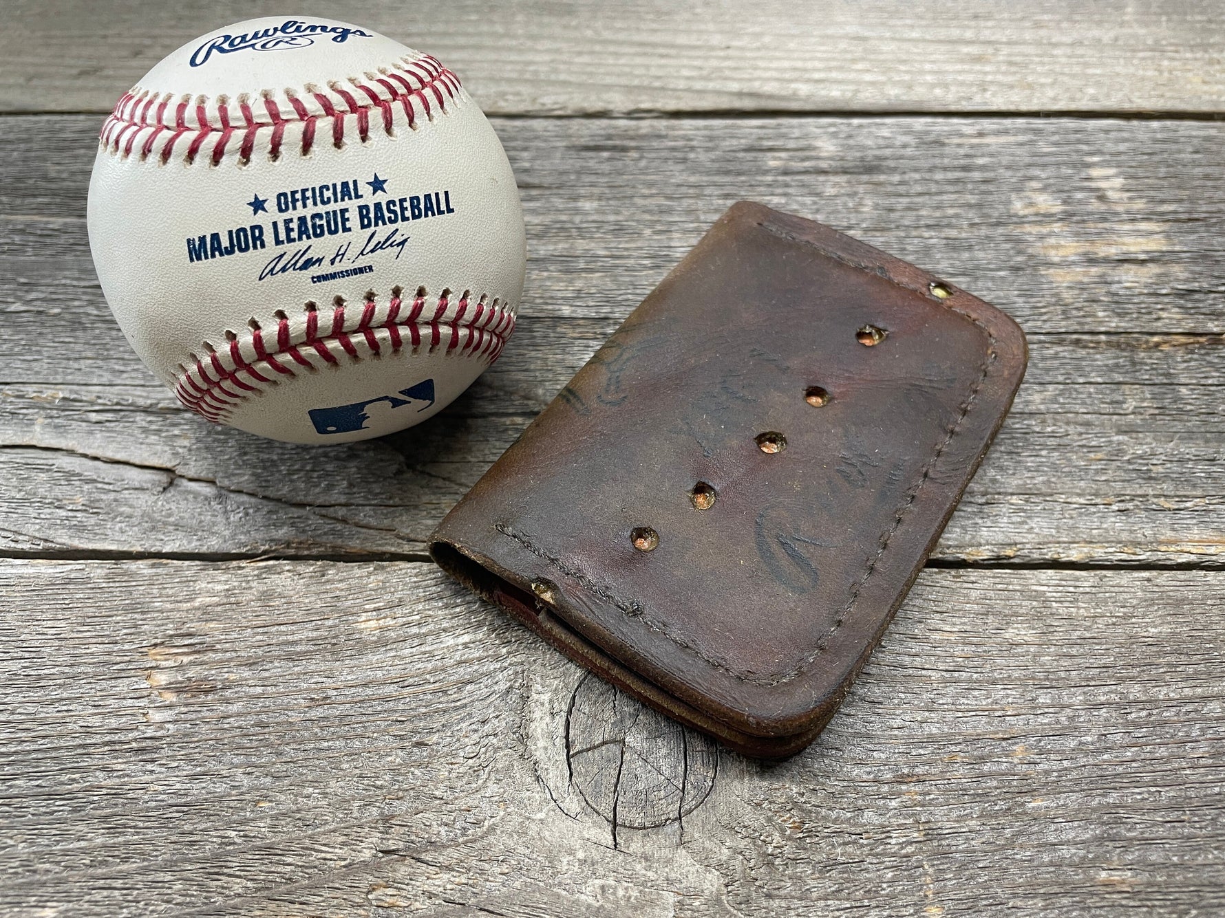 Vintage Made in the USA Rawlings Heart of the Hide Baseball Glove Wallet and 2 Key Chains!