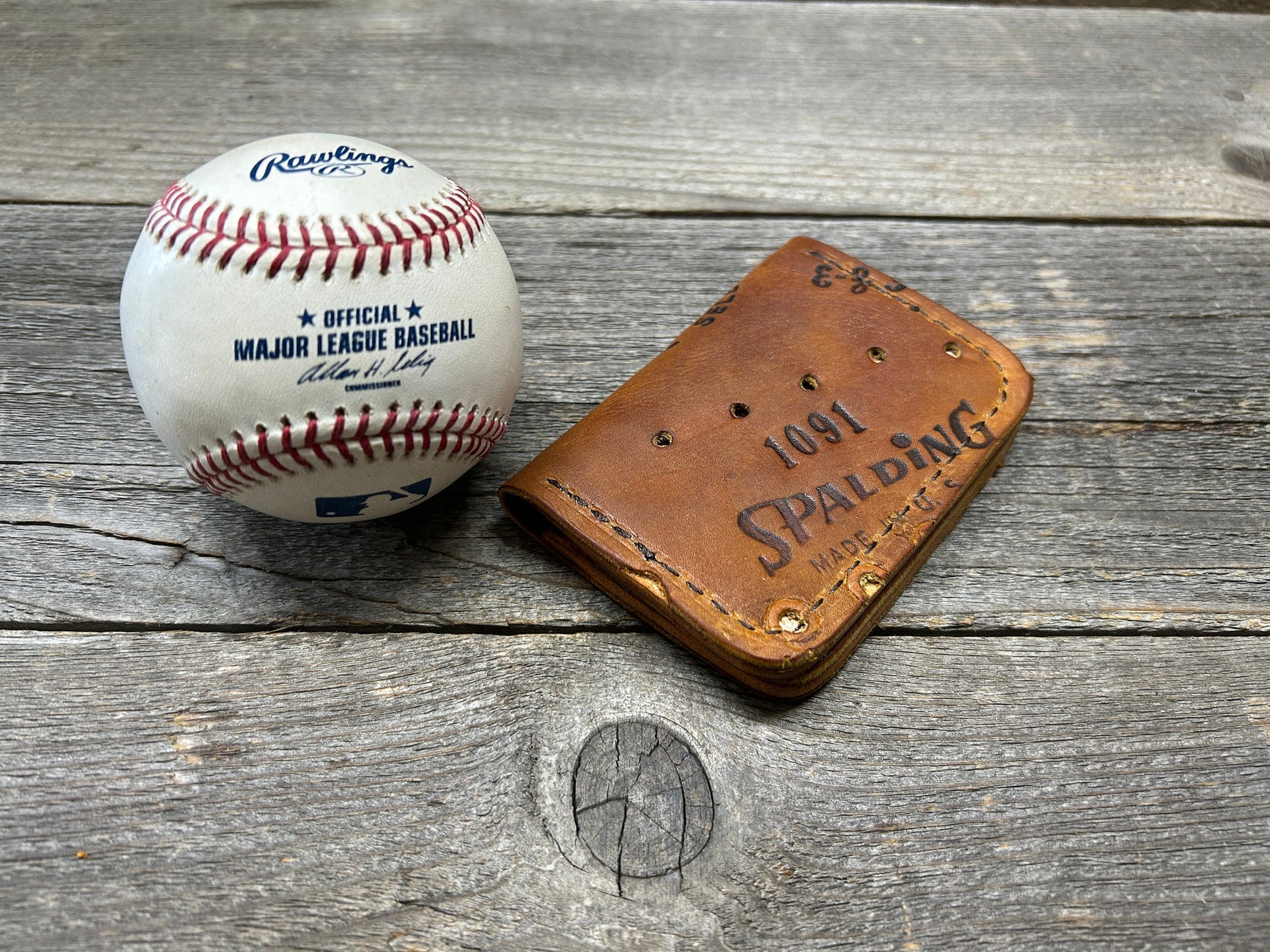 Vintage Made in the USA Spalding Roger Maris Baseball Glove Wallet!!