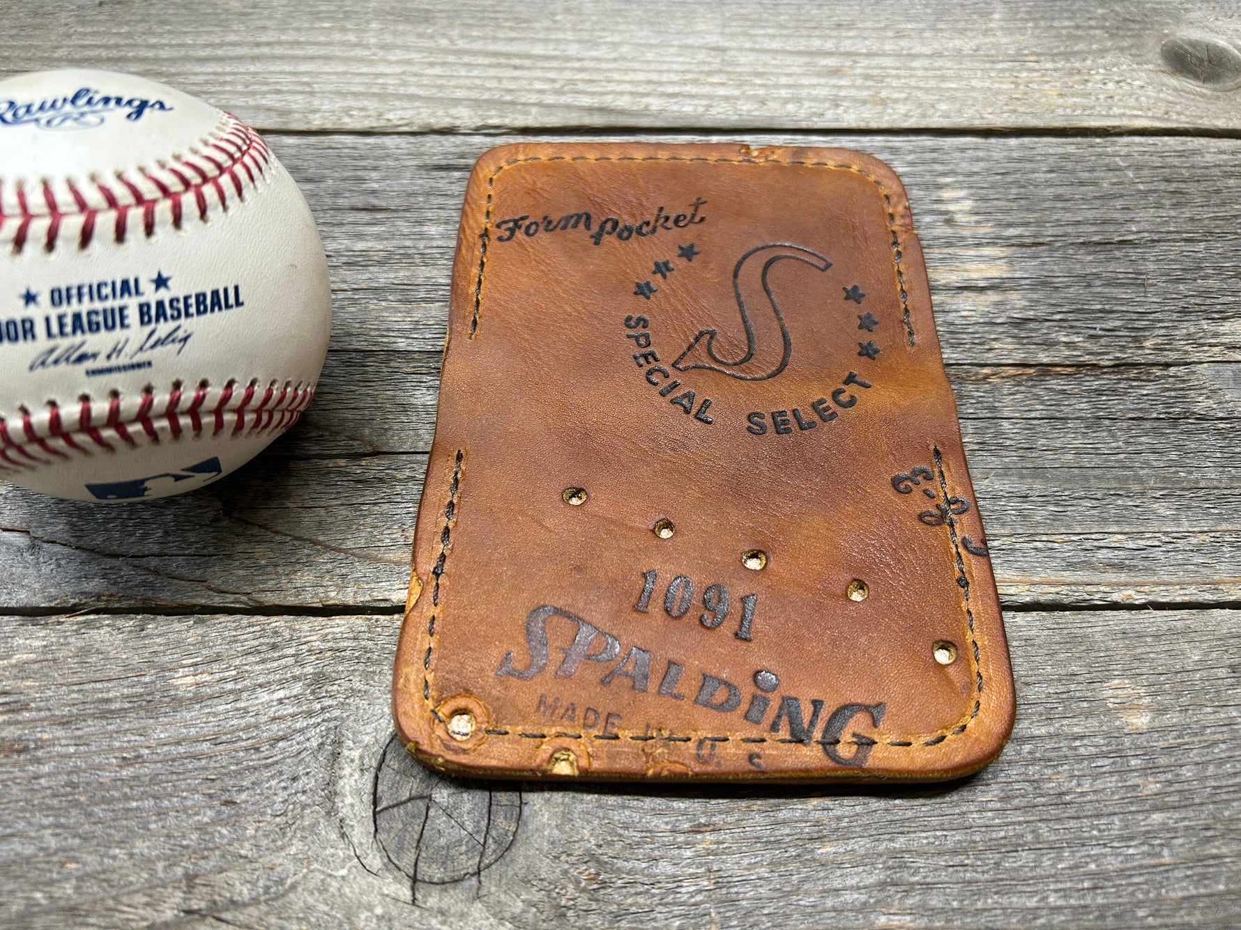 Vintage Made in the USA Spalding Roger Maris Baseball Glove Wallet!!