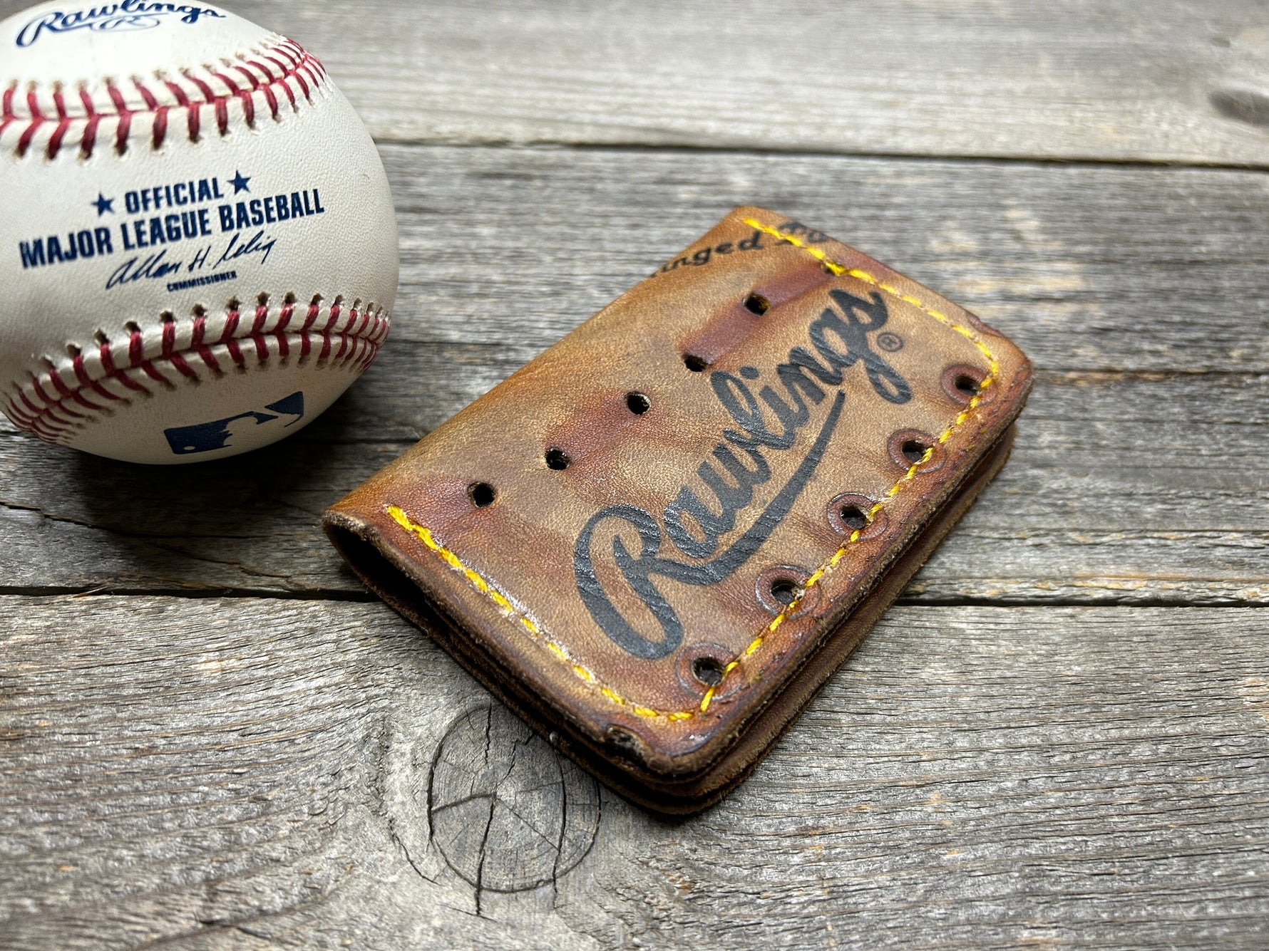 Vintage Rawlings Ozzie Smith Baseball Glove Wallet!!!