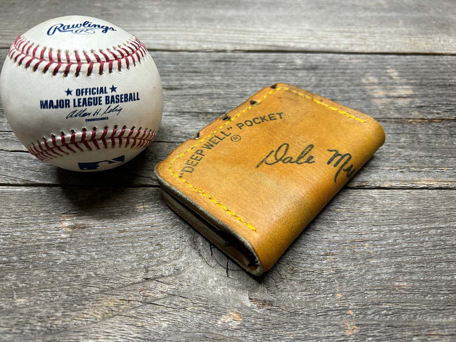 Vintage Rawlings Dale Murphy Baseball Glove Wallet!