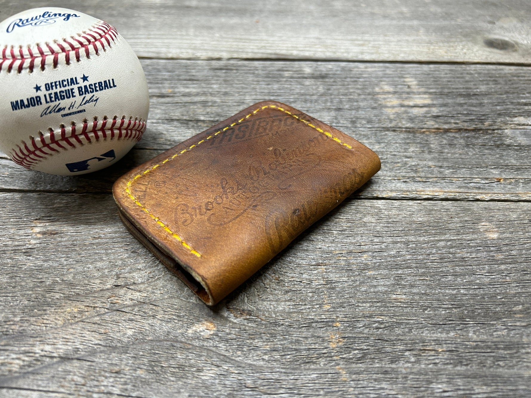 Vintage Made in the USA Rawlings Brooks Robinson Baseball Glove Wallet!