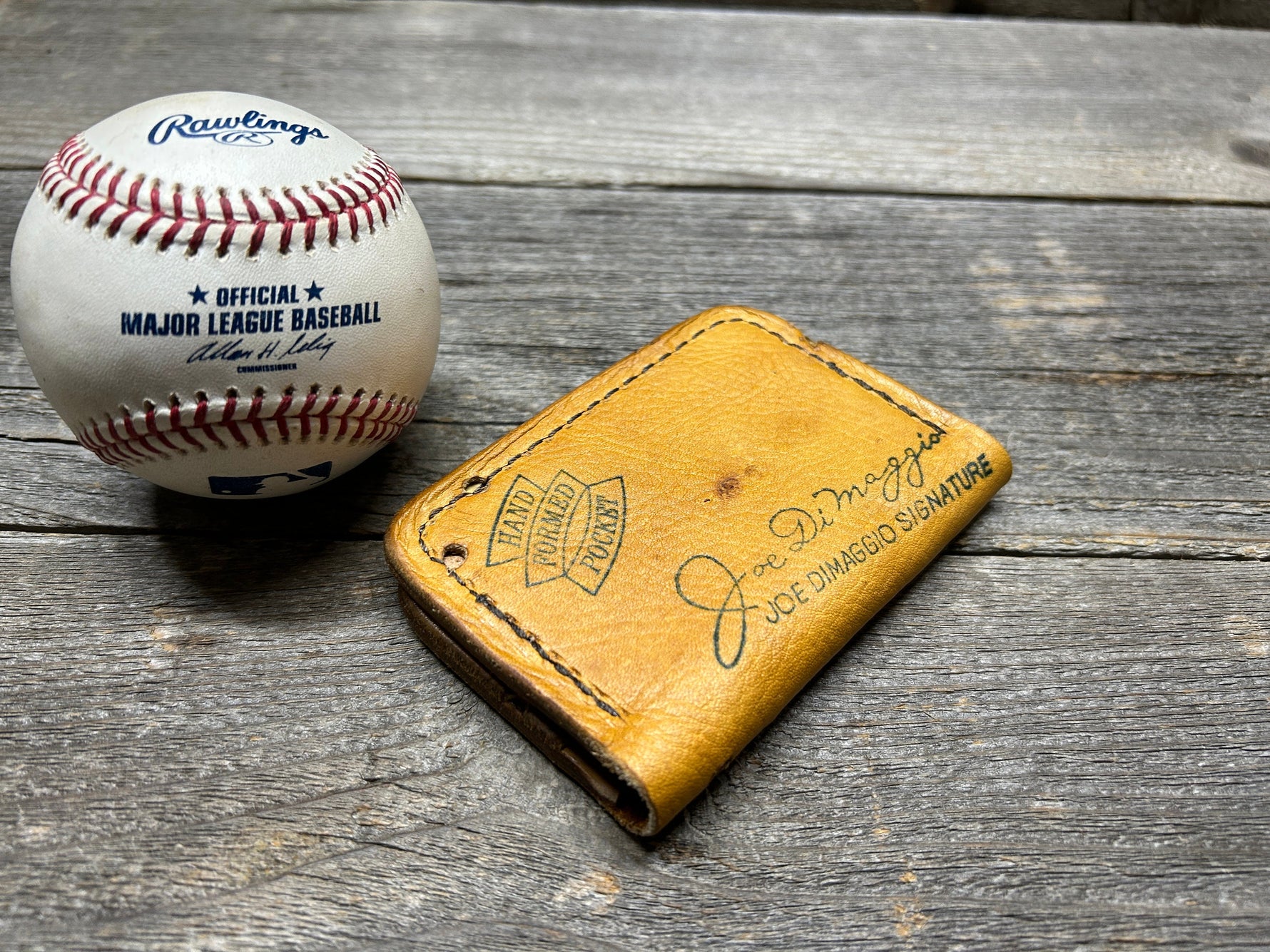 Vintage Hollander Joe DiMaggio Baseball Glove Wallet!