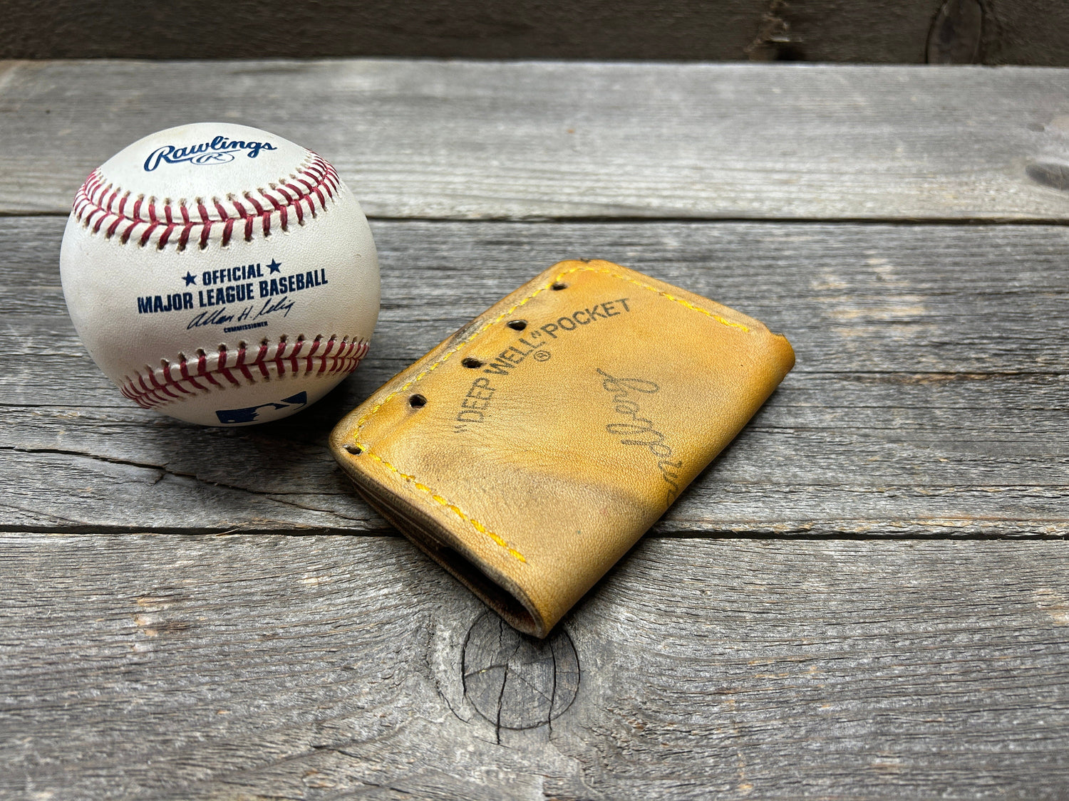 Vintage Rawlings Ryne Sandberg Baseball Glove Wallet!!