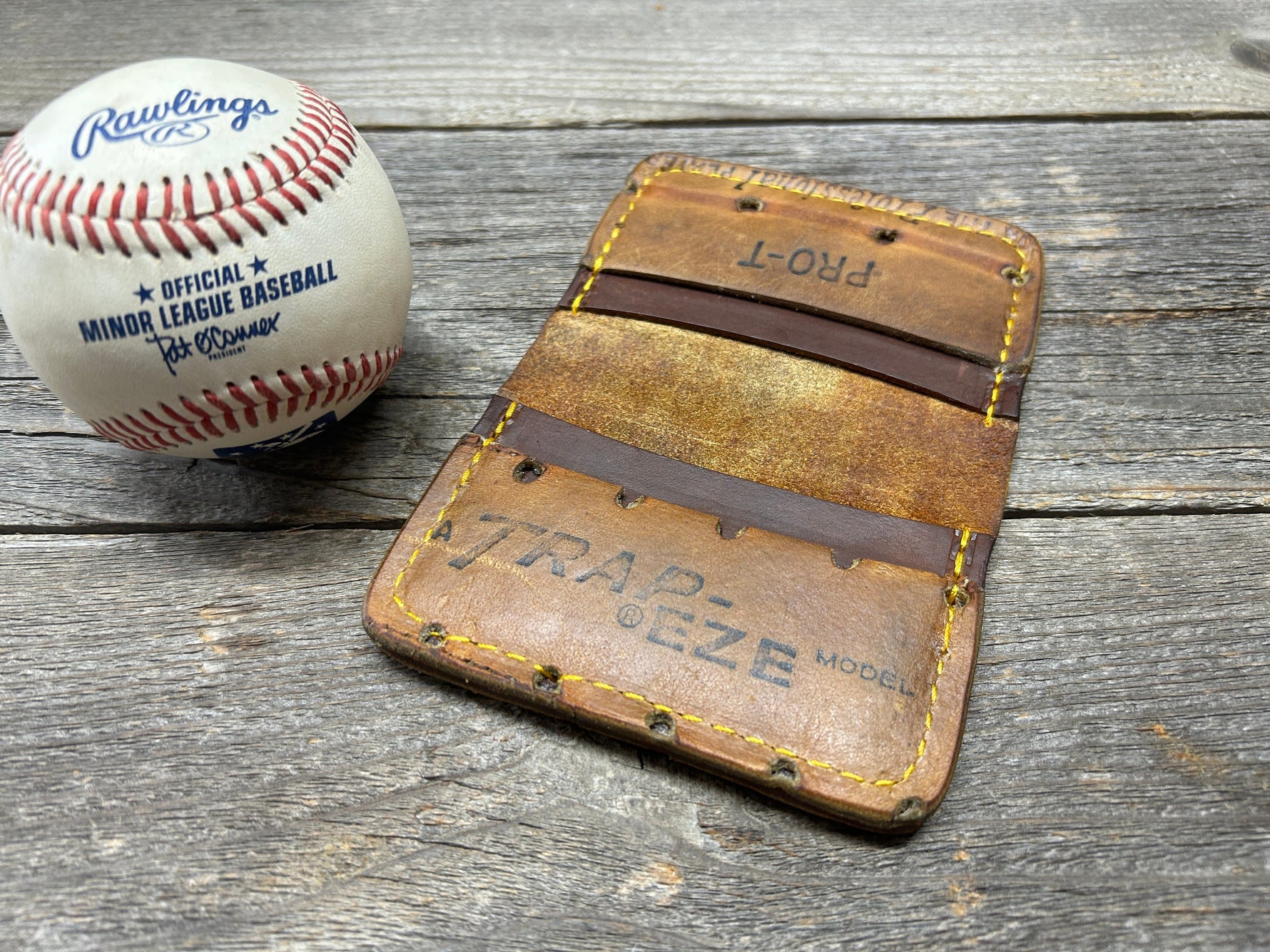 Vintage Made in the USA Rawlings Heart of the Hide Baseball Glove Wallet!