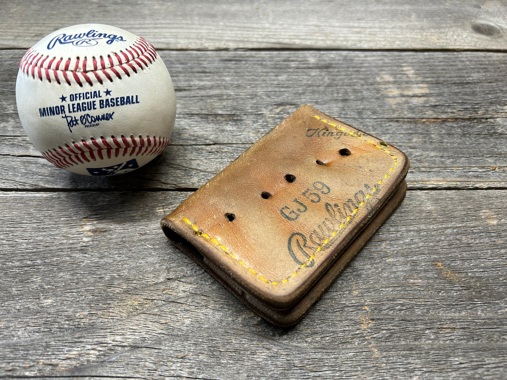 Vintage Rawlings Reggie Jackson Baseball Glove Wallet!!