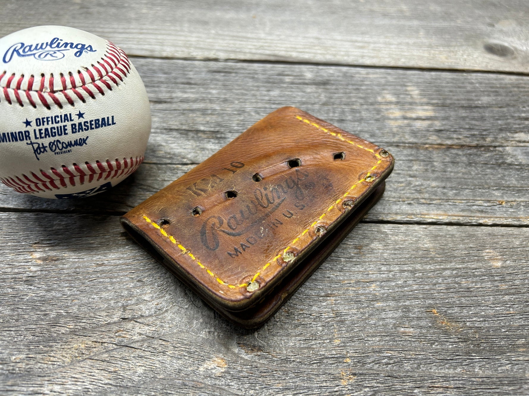 Vintage Rawlings Made in the USA Mike Schmidt Baseball Glove Wallet!!