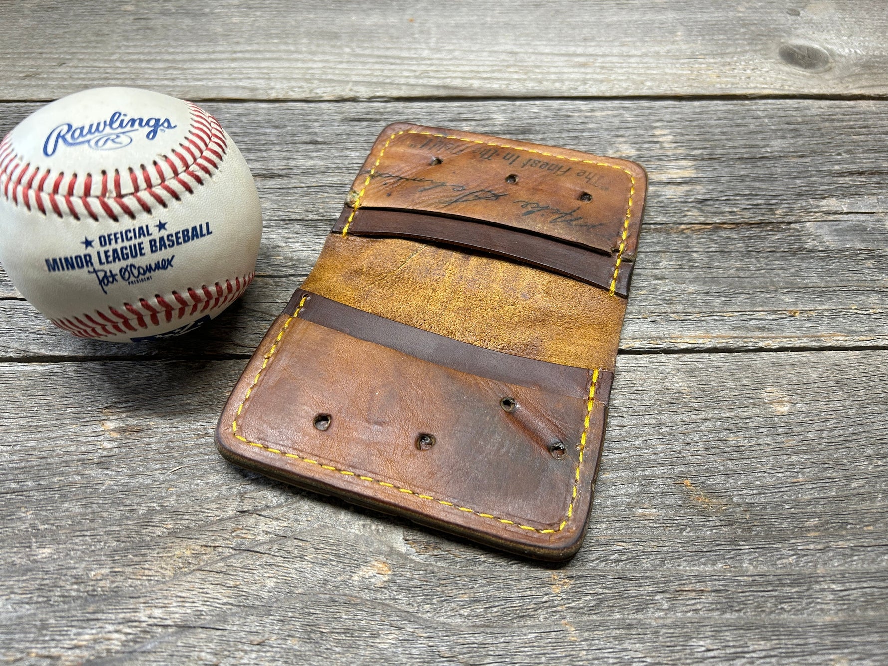 Vintage Rawlings Made in the USA Mike Schmidt Baseball Glove Wallet!!