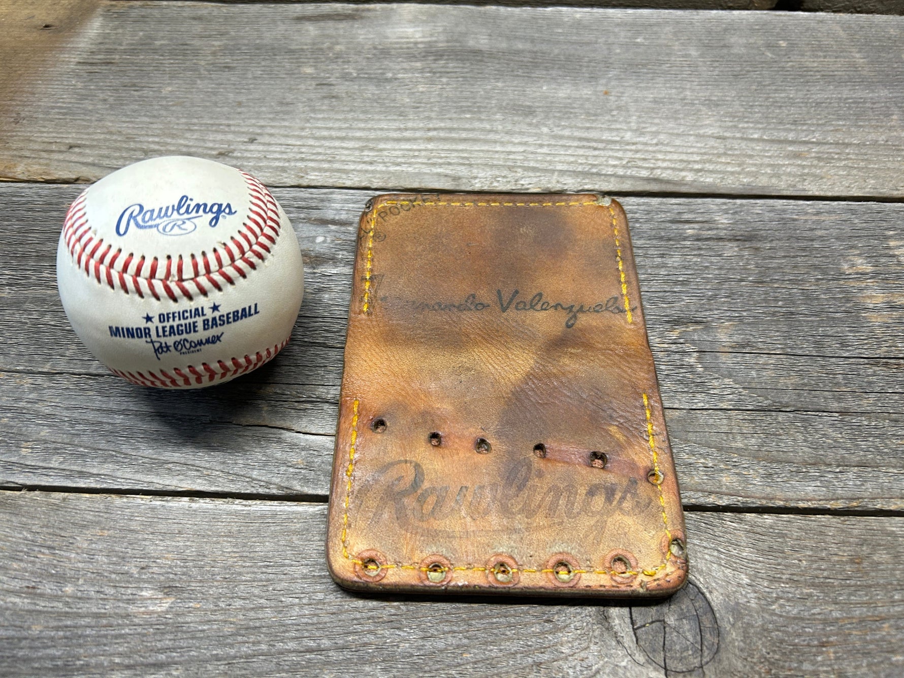 Vintage Rawlings Fernando Valenzuela Baseball Glove Wallet!