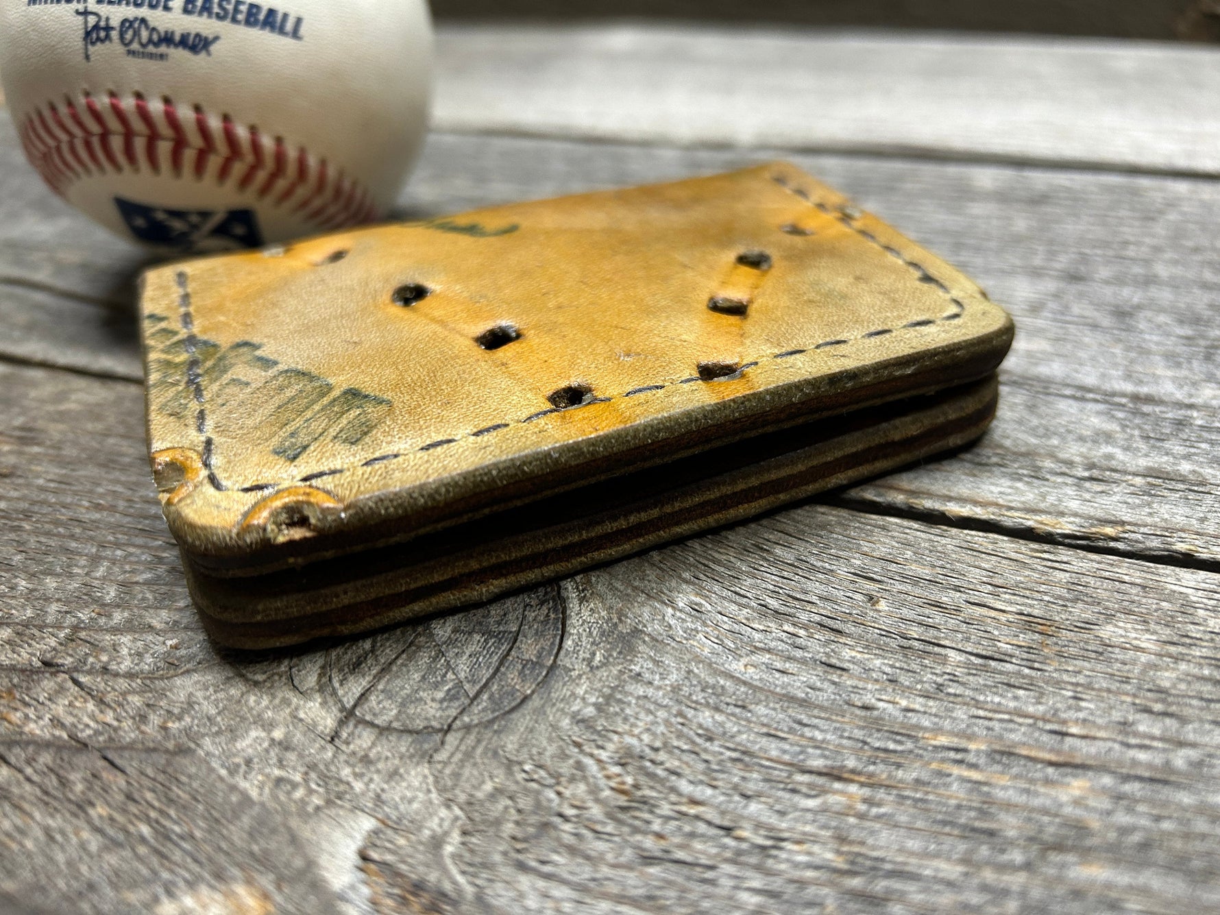 Vintage Medalist Ernie Banks "Mr. Cub" Baseball Glove Wallet!