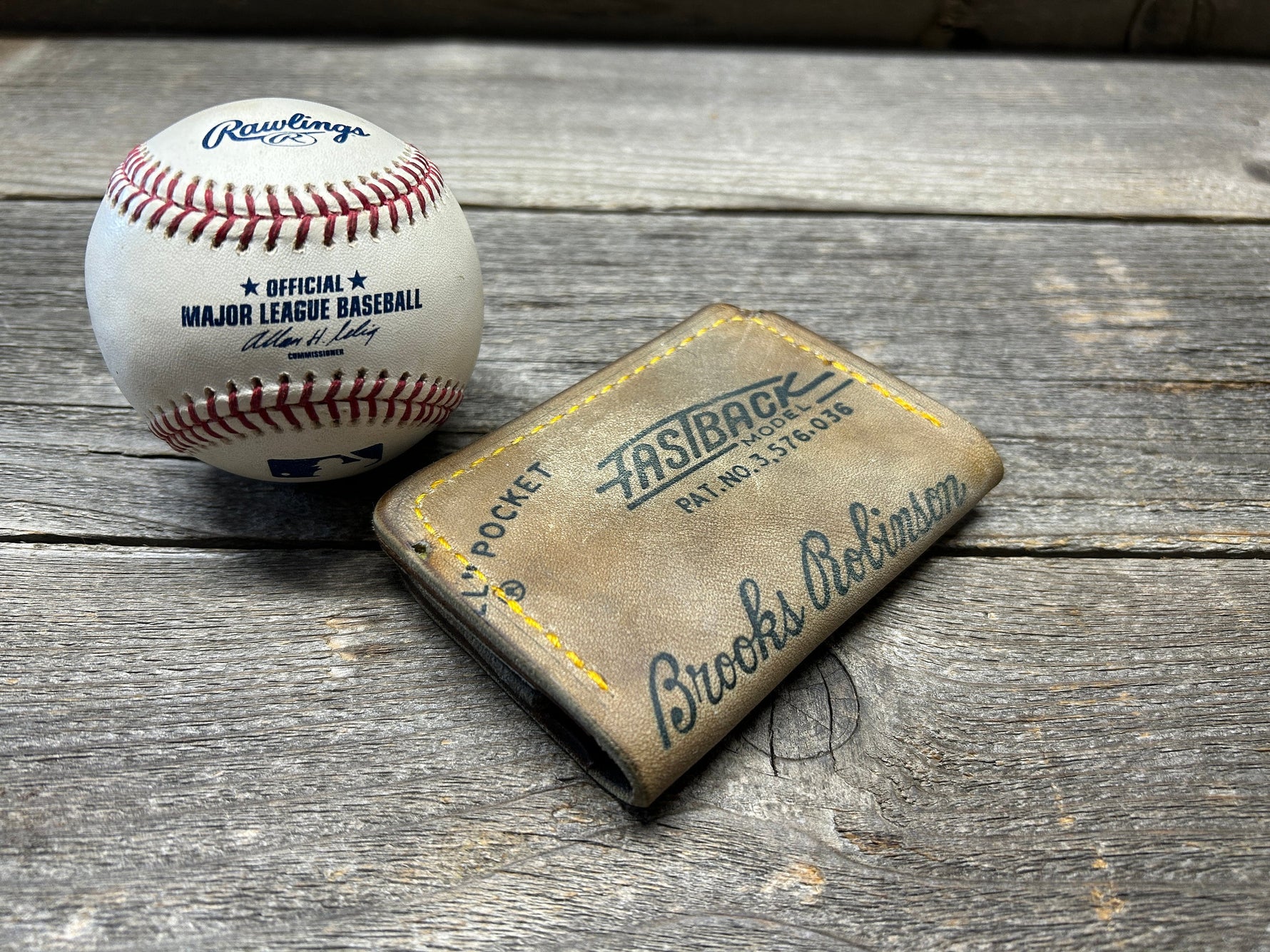 Vintage Rawlings Brooks Robinson Baseball Glove Wallet!