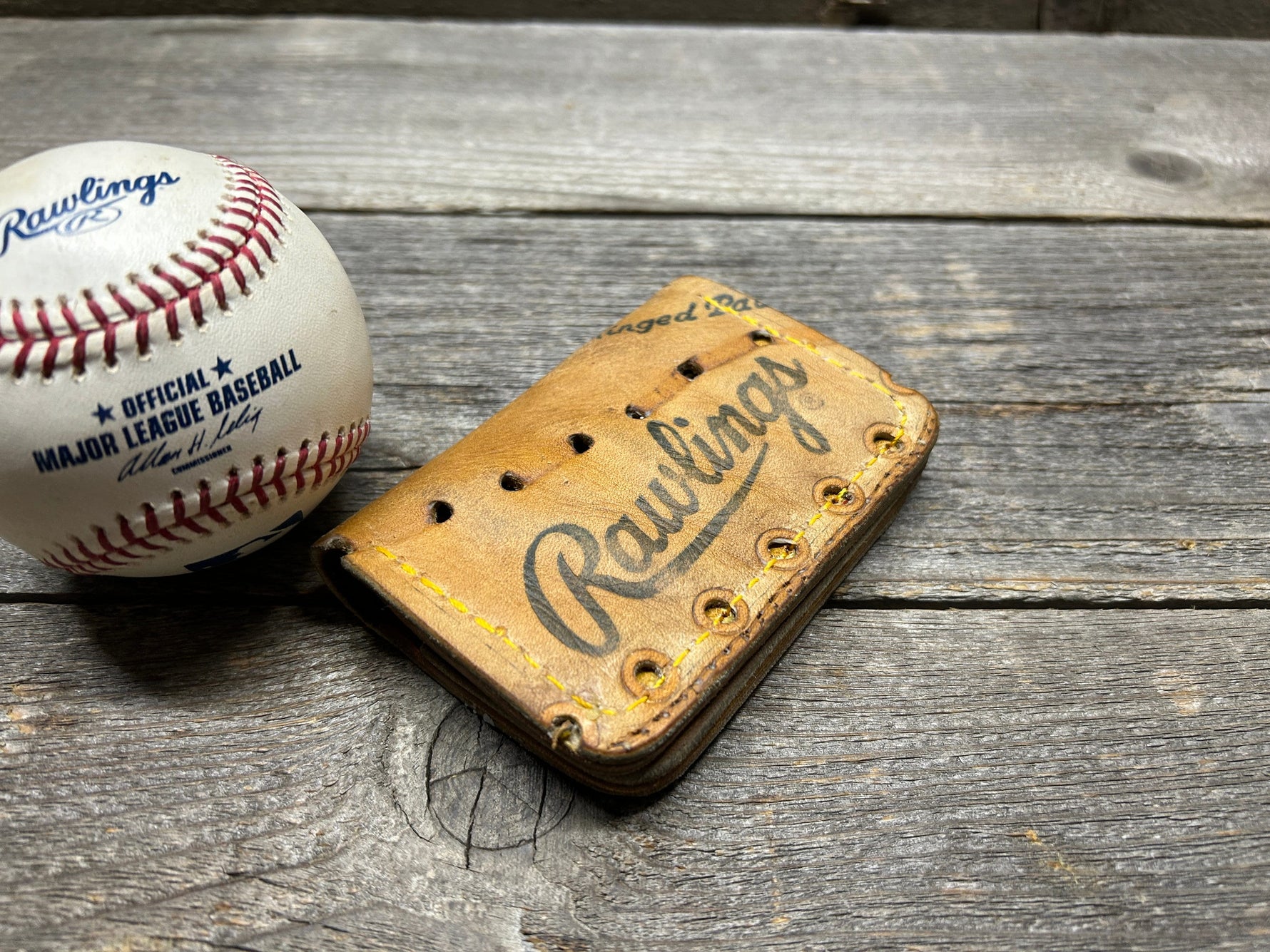 Vintage Rawlings Ozzie Smith Baseball Glove Wallet!!!