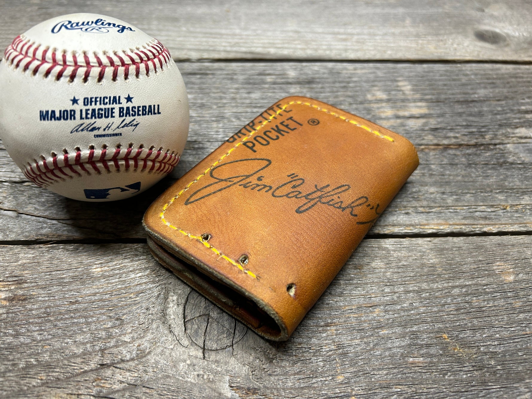 Vintage Wilson Jim "Catfish" Hunter Baseball Glove Wallet!!