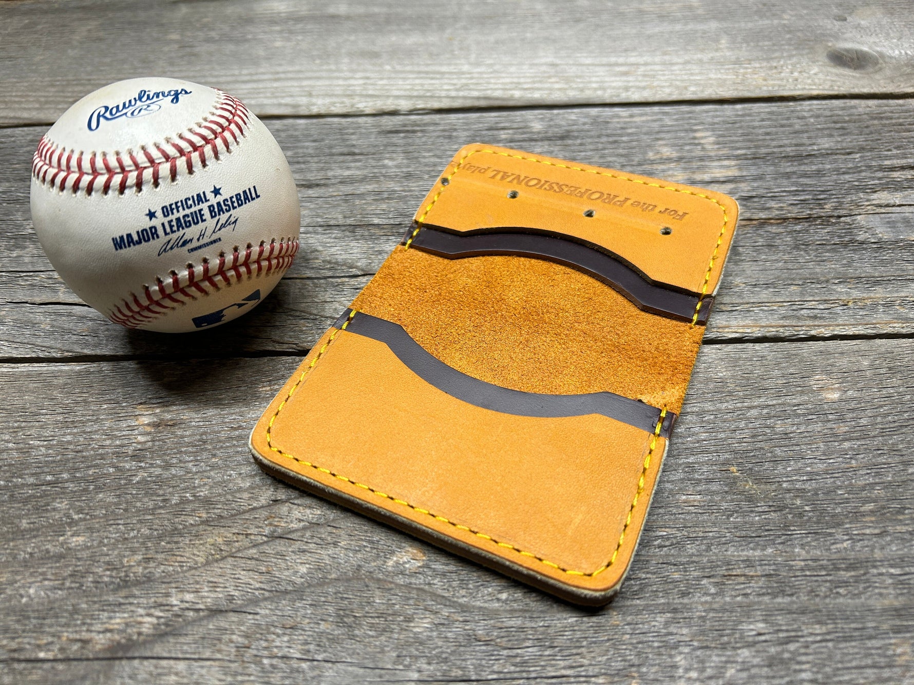 Limited Stock!! Rawlings Heart of the Hide Horween Baseball Glove Wallet!!